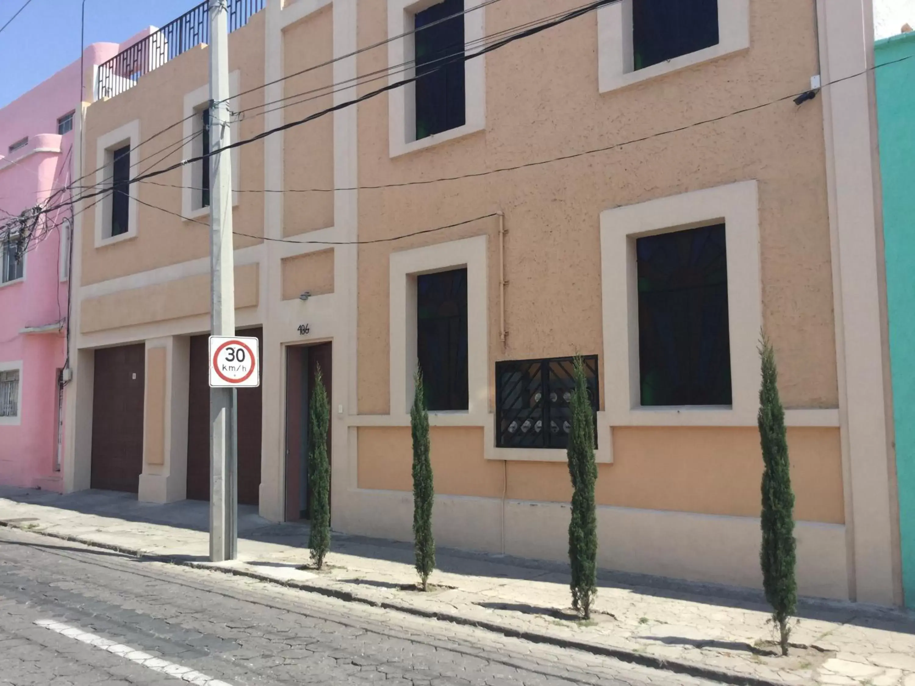 Facade/entrance, Property Building in Hotel del Capitán de Puebla - Vitrales