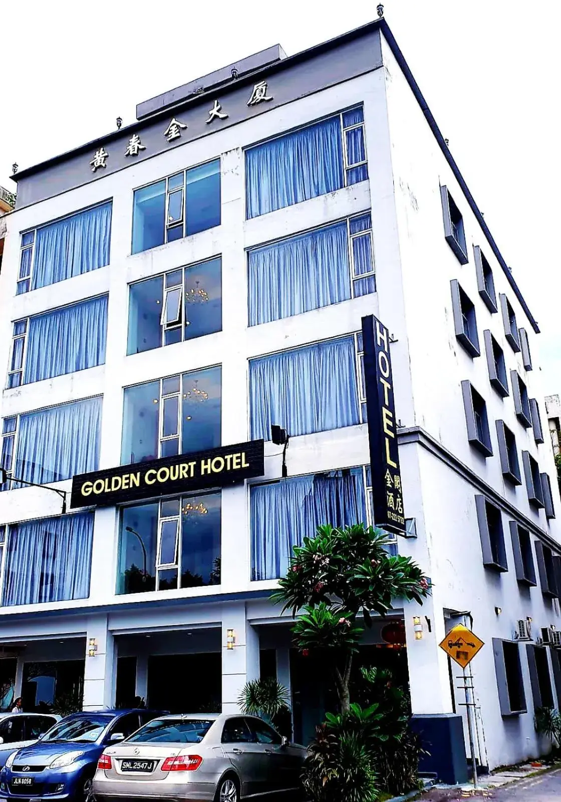 Property building in Golden Court Hotel - Tun Abdul Razak