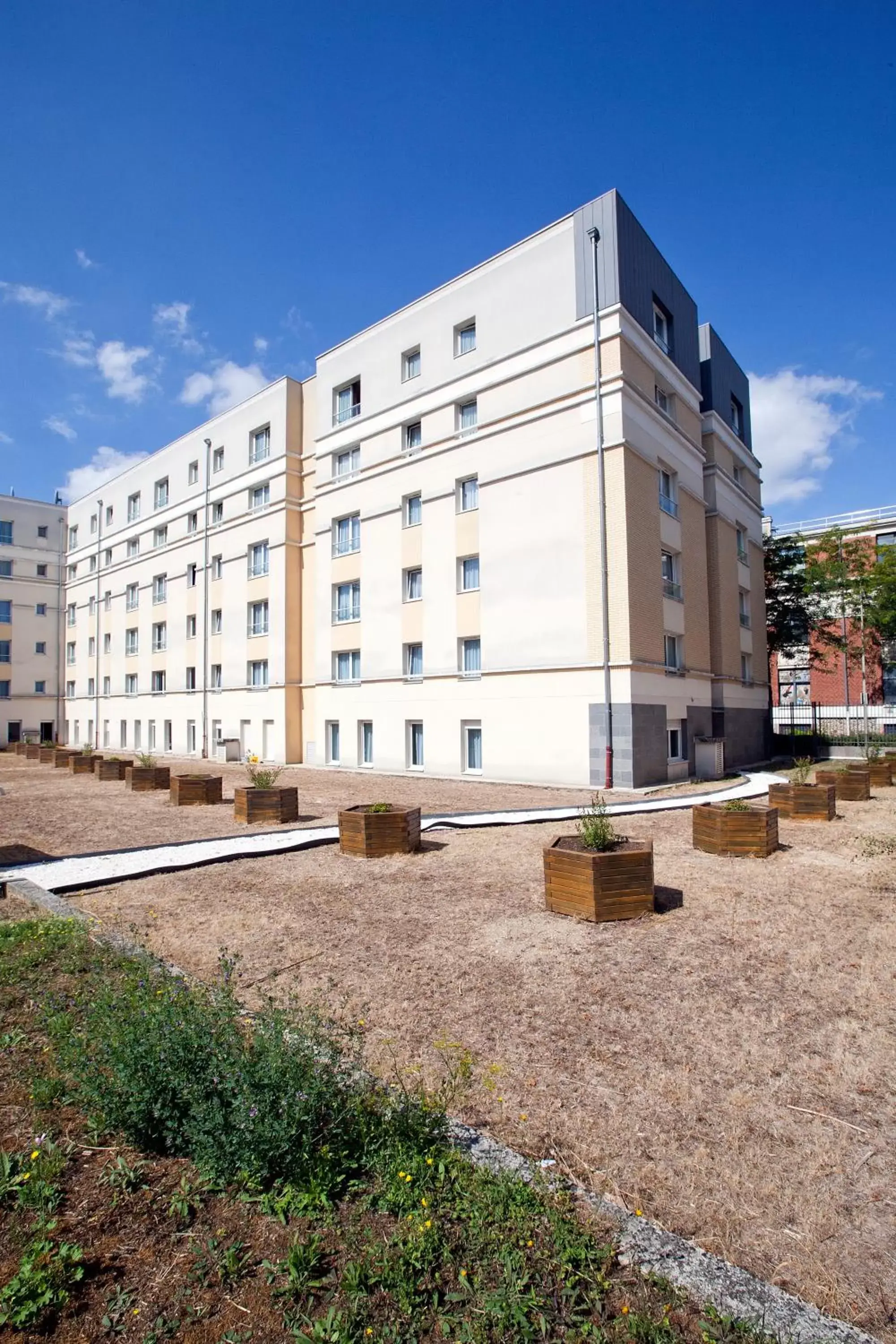 Property Building in Séjours & Affaires Reims Clairmarais