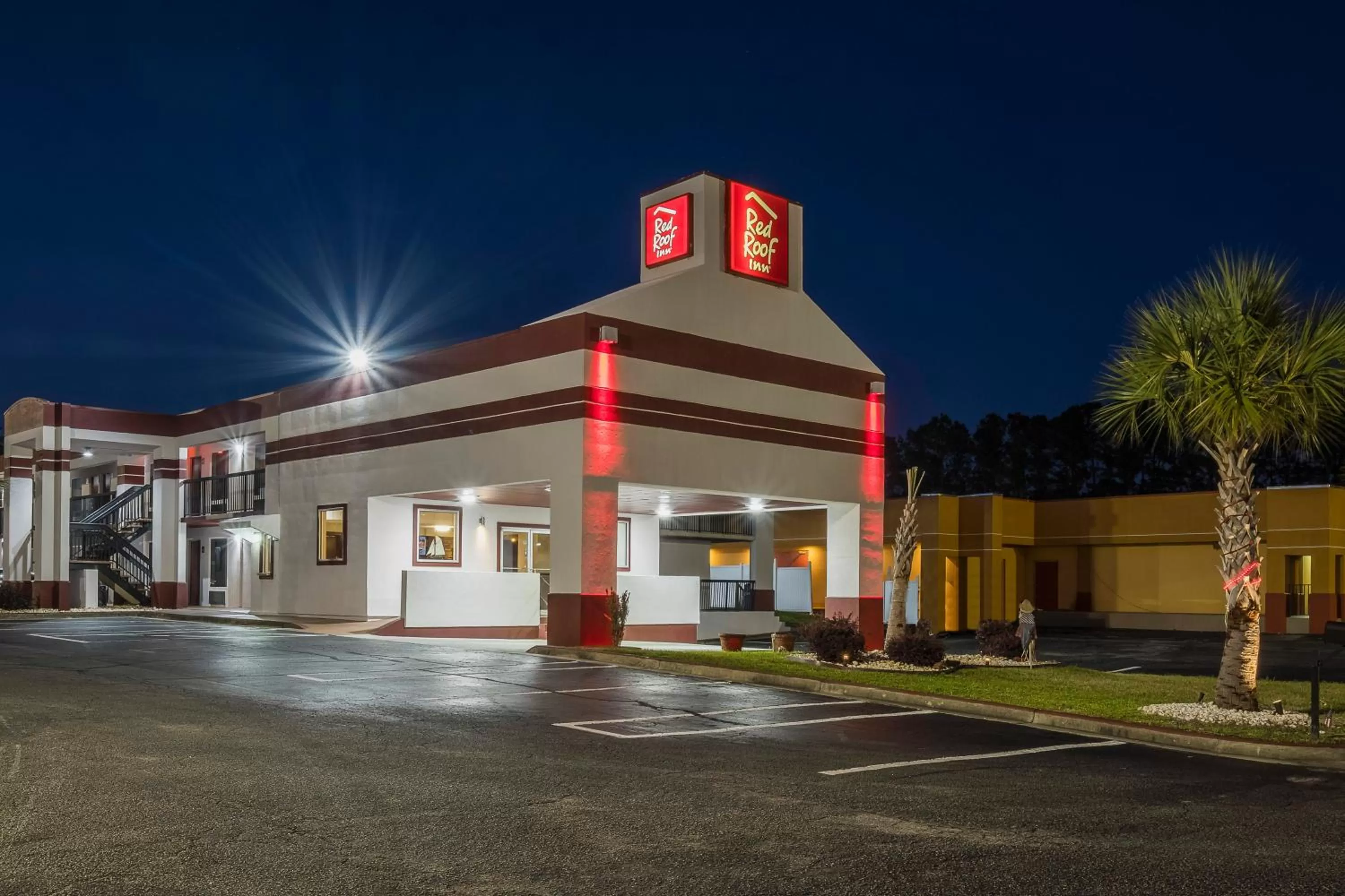 Property building in Red Roof Inn Walterboro