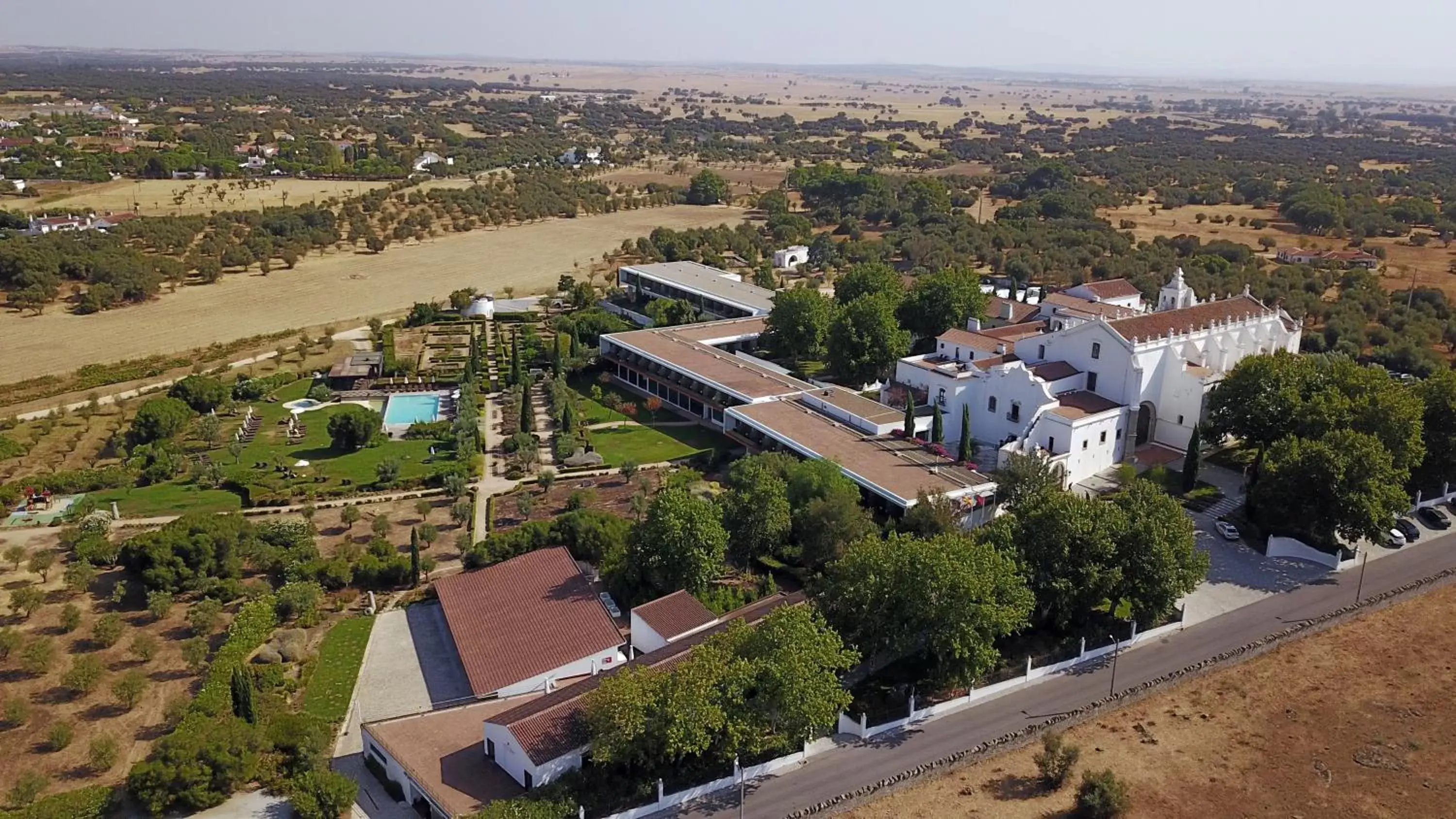 Bird's eye view, Bird's-eye View in Convento do Espinheiro, Historic Hotel & Spa