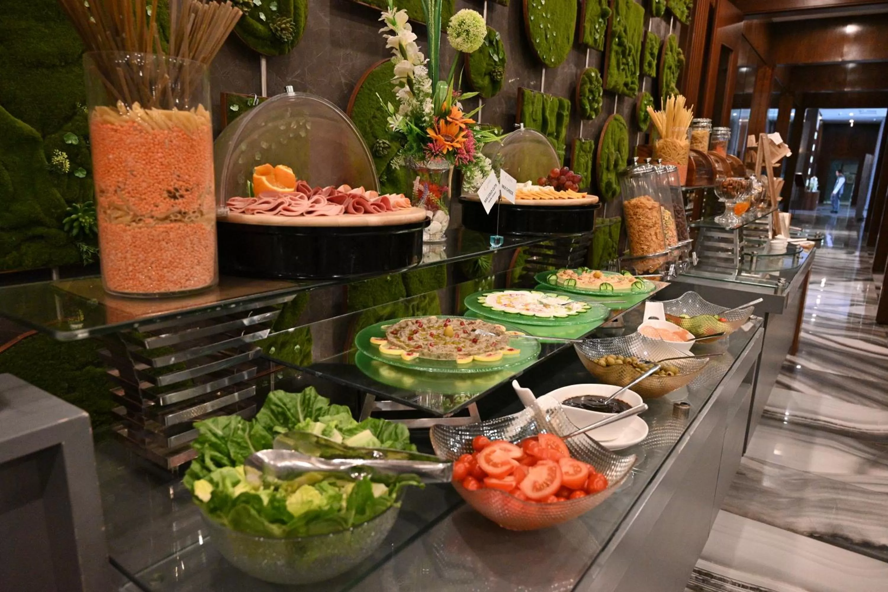 Restaurant/places to eat, Food in Q Suites Jeddah by EWA - Managed by HMH