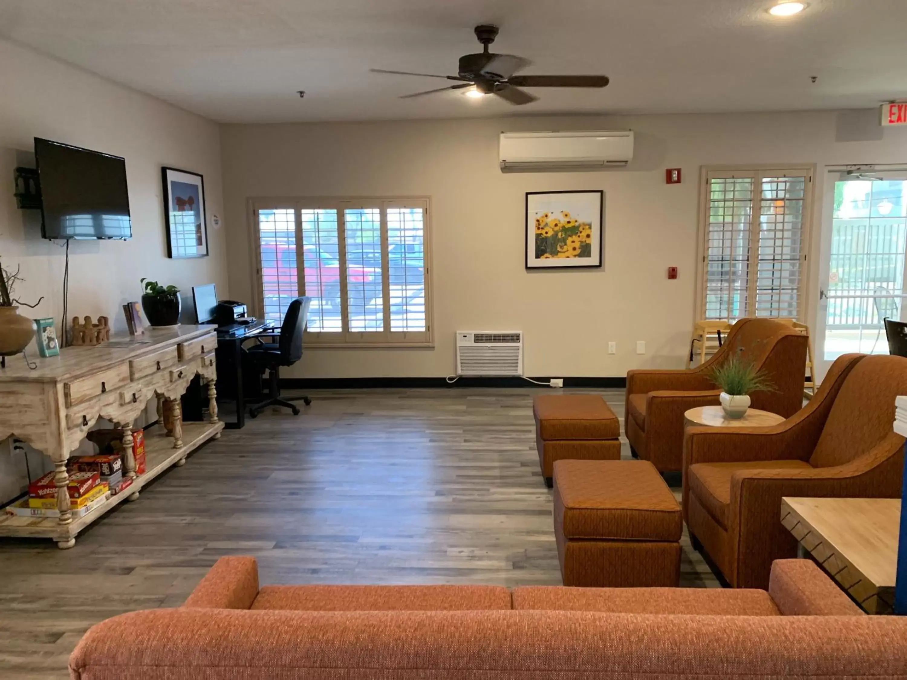 Living room, Seating Area in Baymont by Wyndham Casa Grande