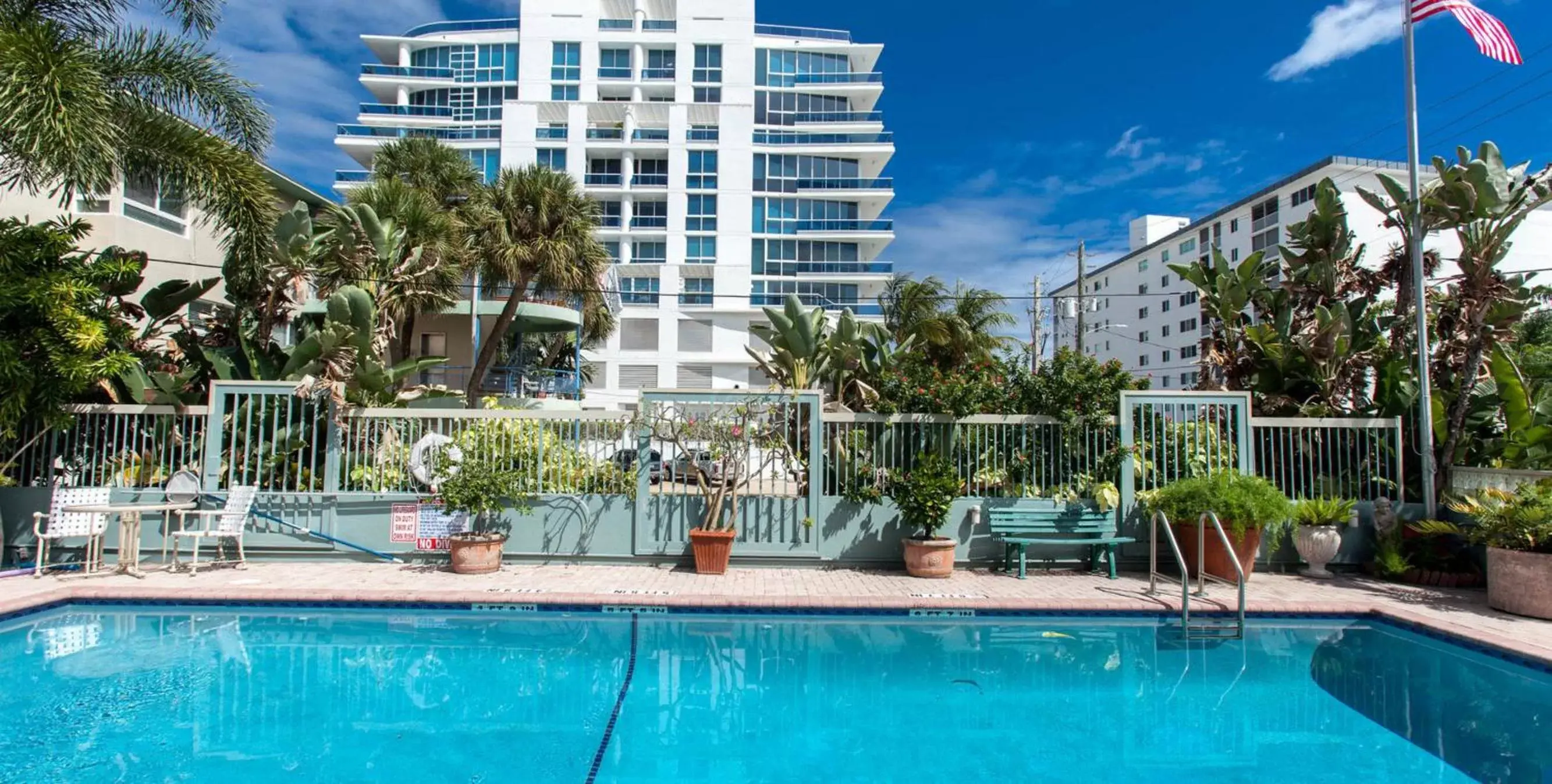 Spring, Swimming Pool in Manhattan Tower Apartment Hotel