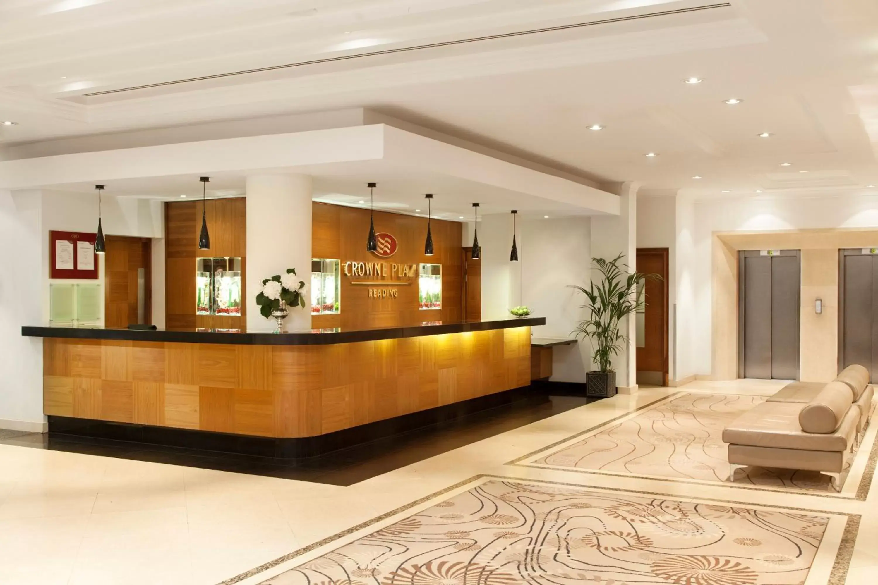 Property building, Lobby/Reception in Crowne Plaza Reading