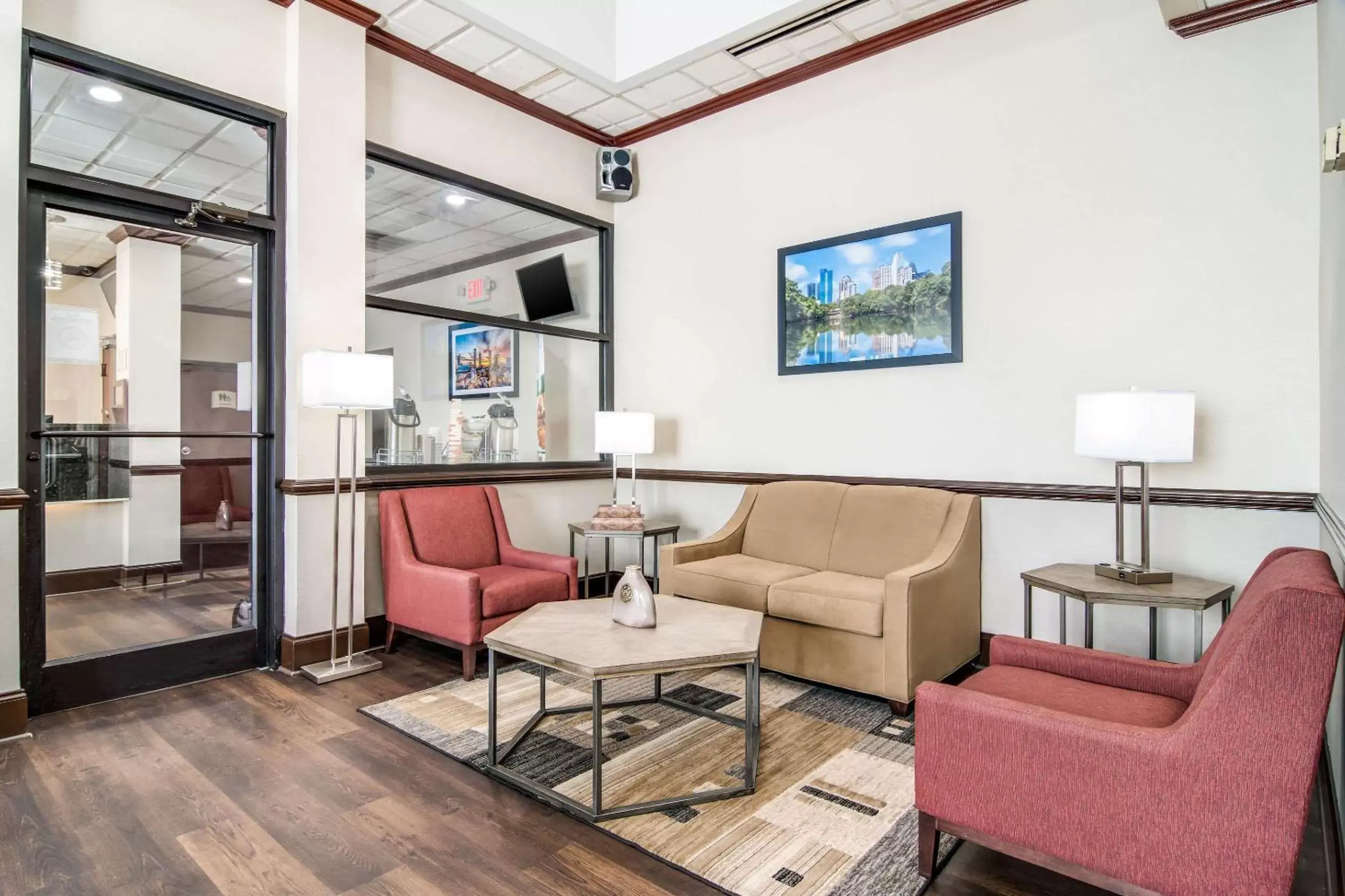 Lobby or reception, Seating Area in Quality Inn Suwanee I-85