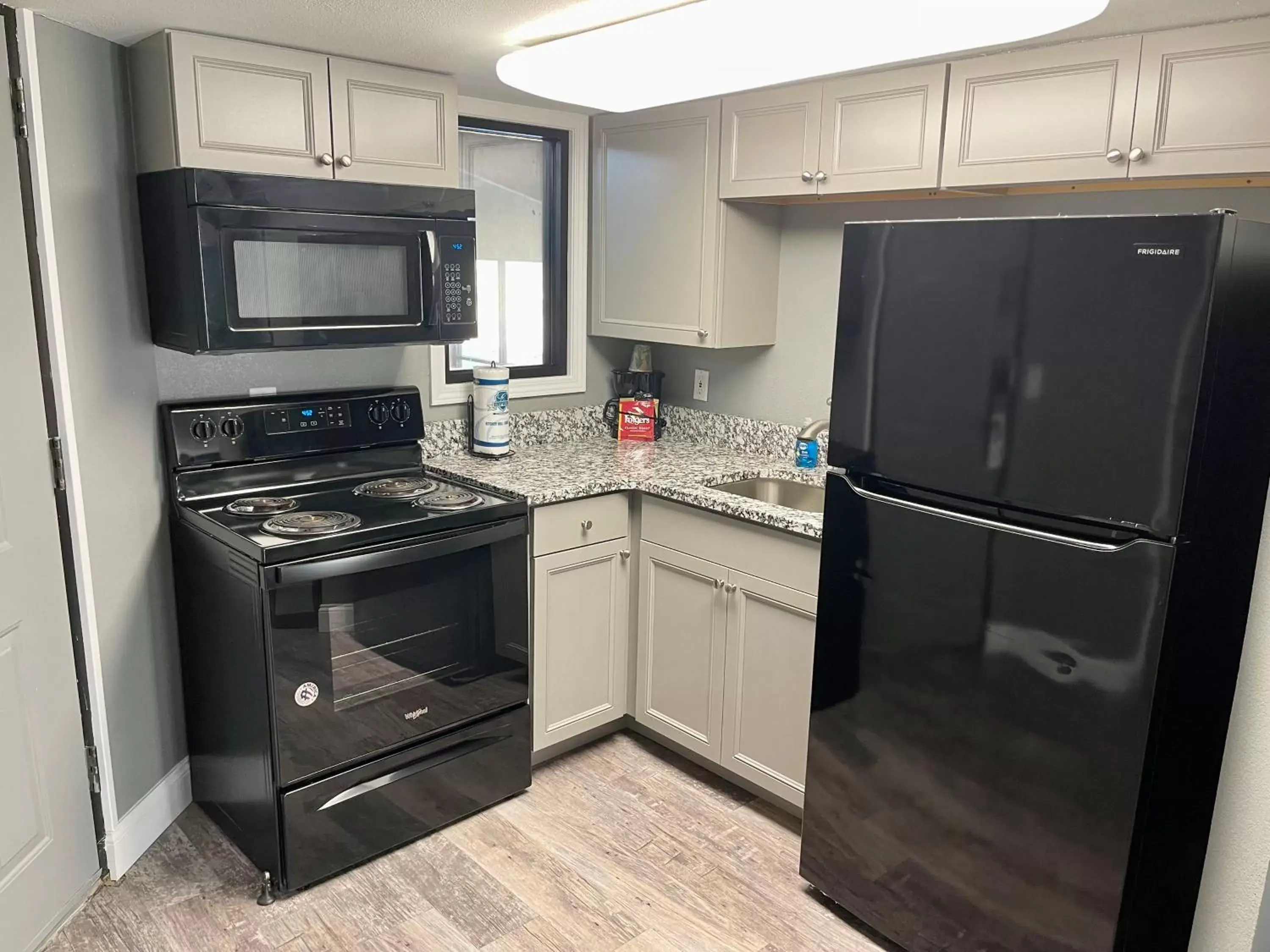 Kitchen or kitchenette, Kitchen/Kitchenette in Lake Norfork Resort