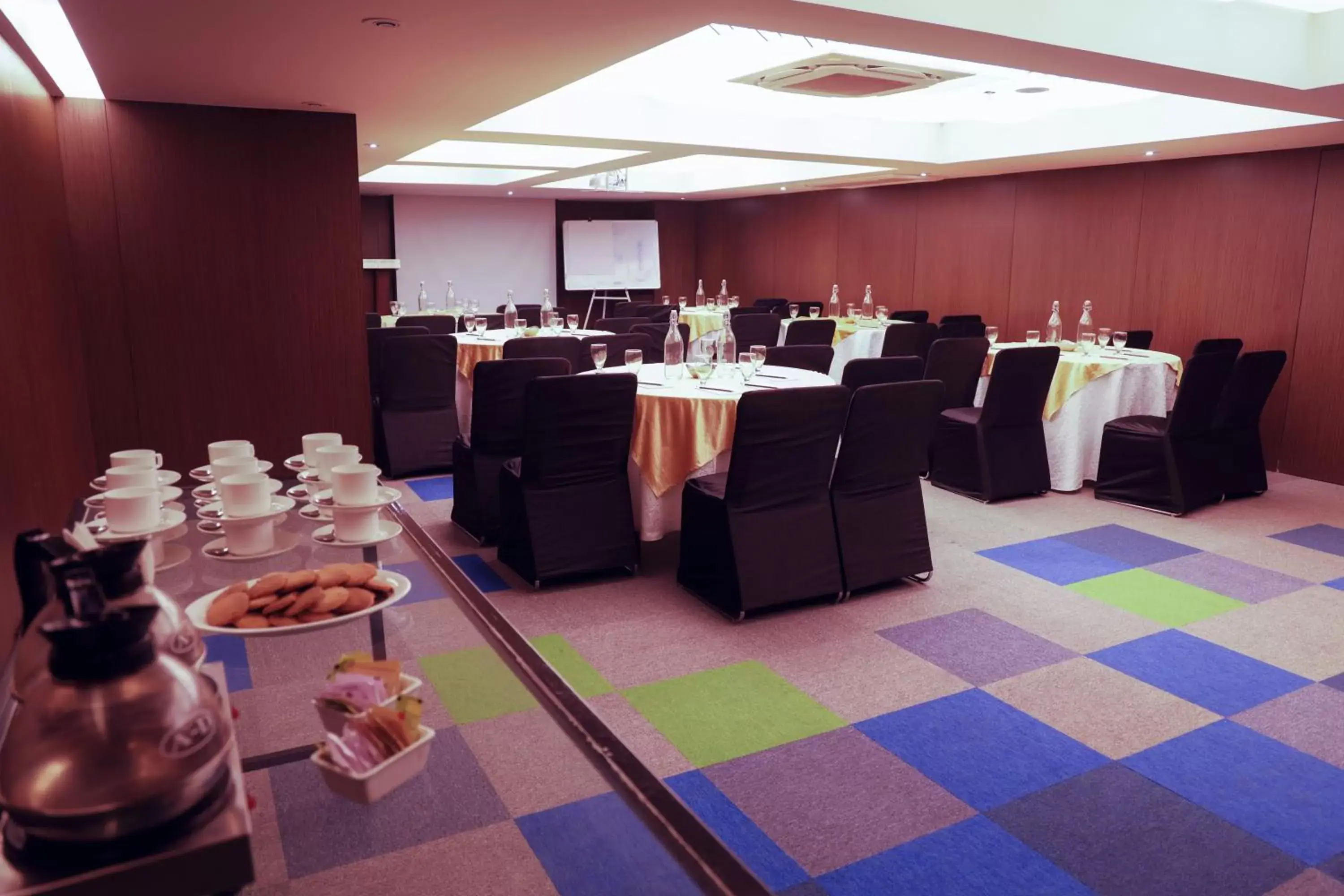 Banquet/Function facilities, Banquet Facilities in Royal Orchid Golden Suites Pune