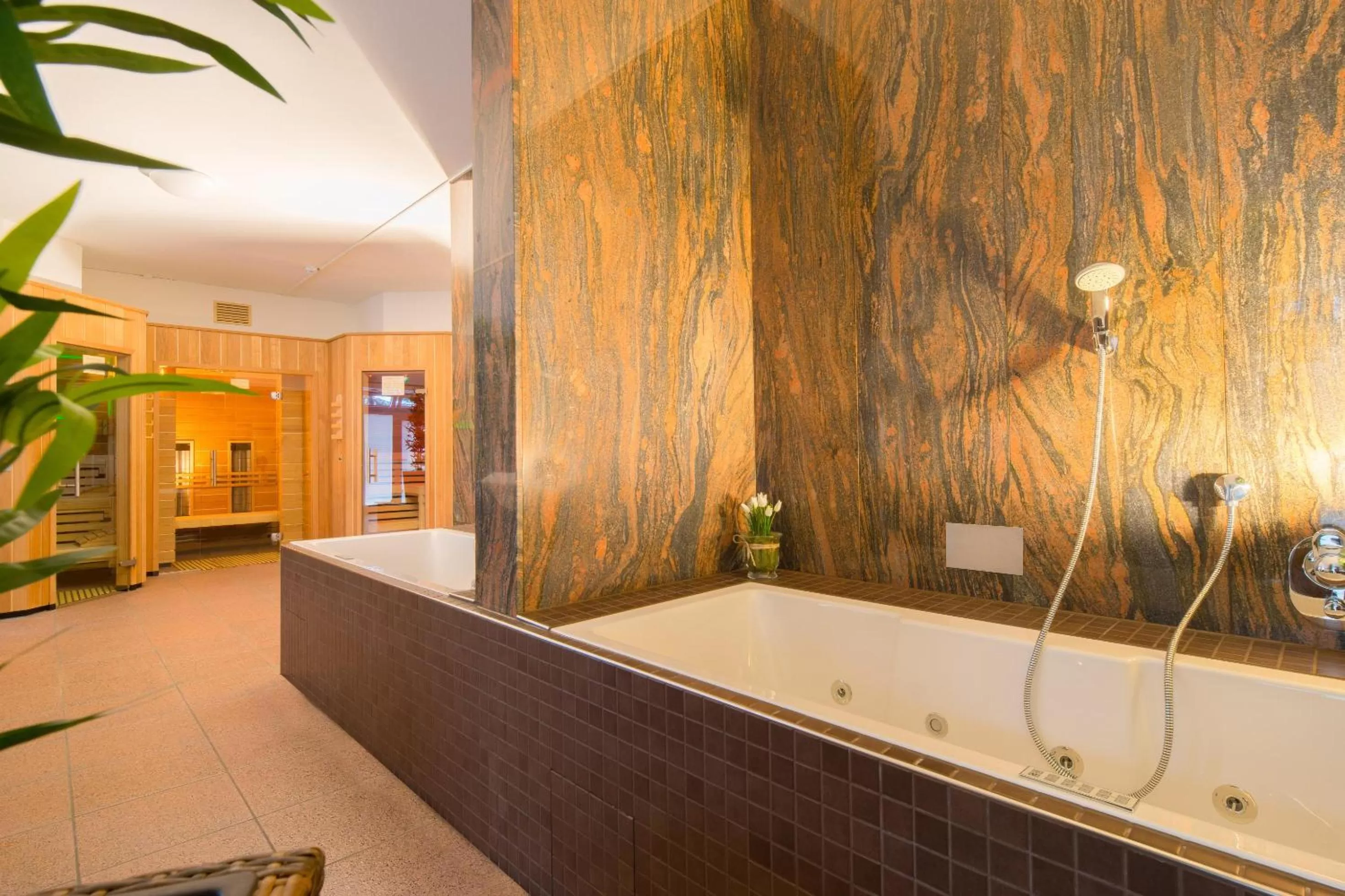 Hot Tub in Hotel Heidehof garni