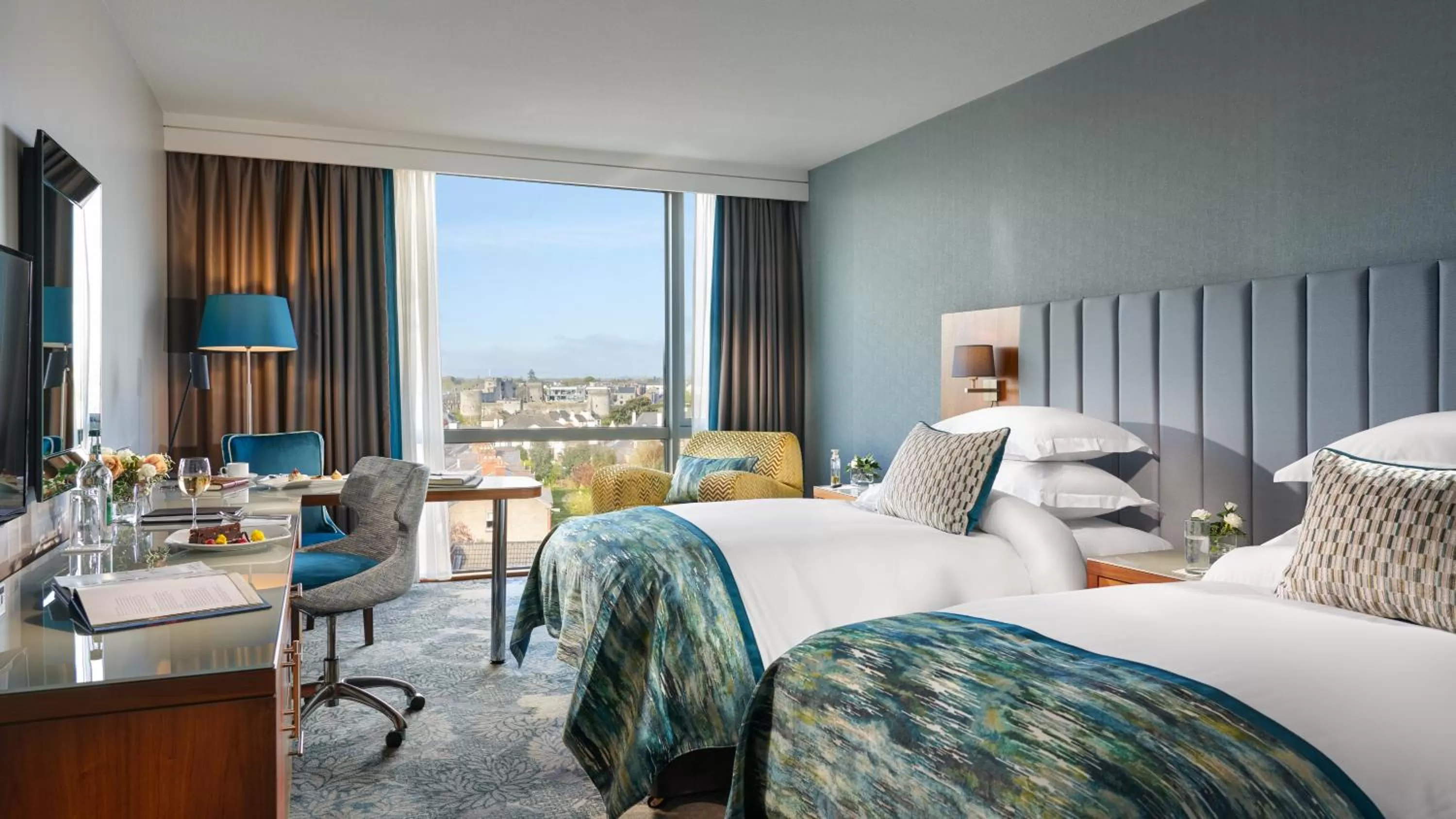 Photo of the whole room, Bed in Limerick Strand Hotel