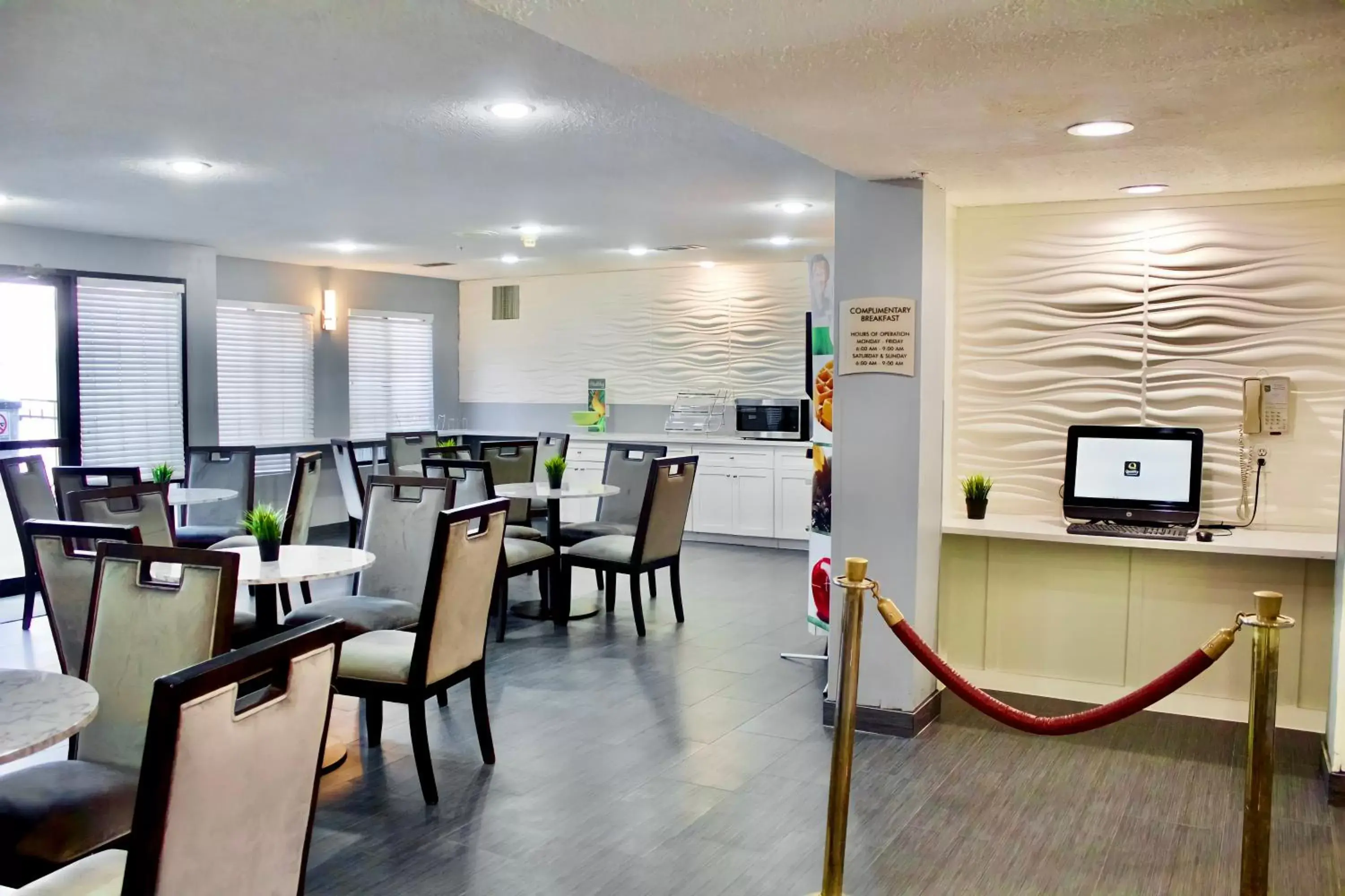 Breakfast, Restaurant/Places to Eat in Quality Inn & Suites DFW Airport South