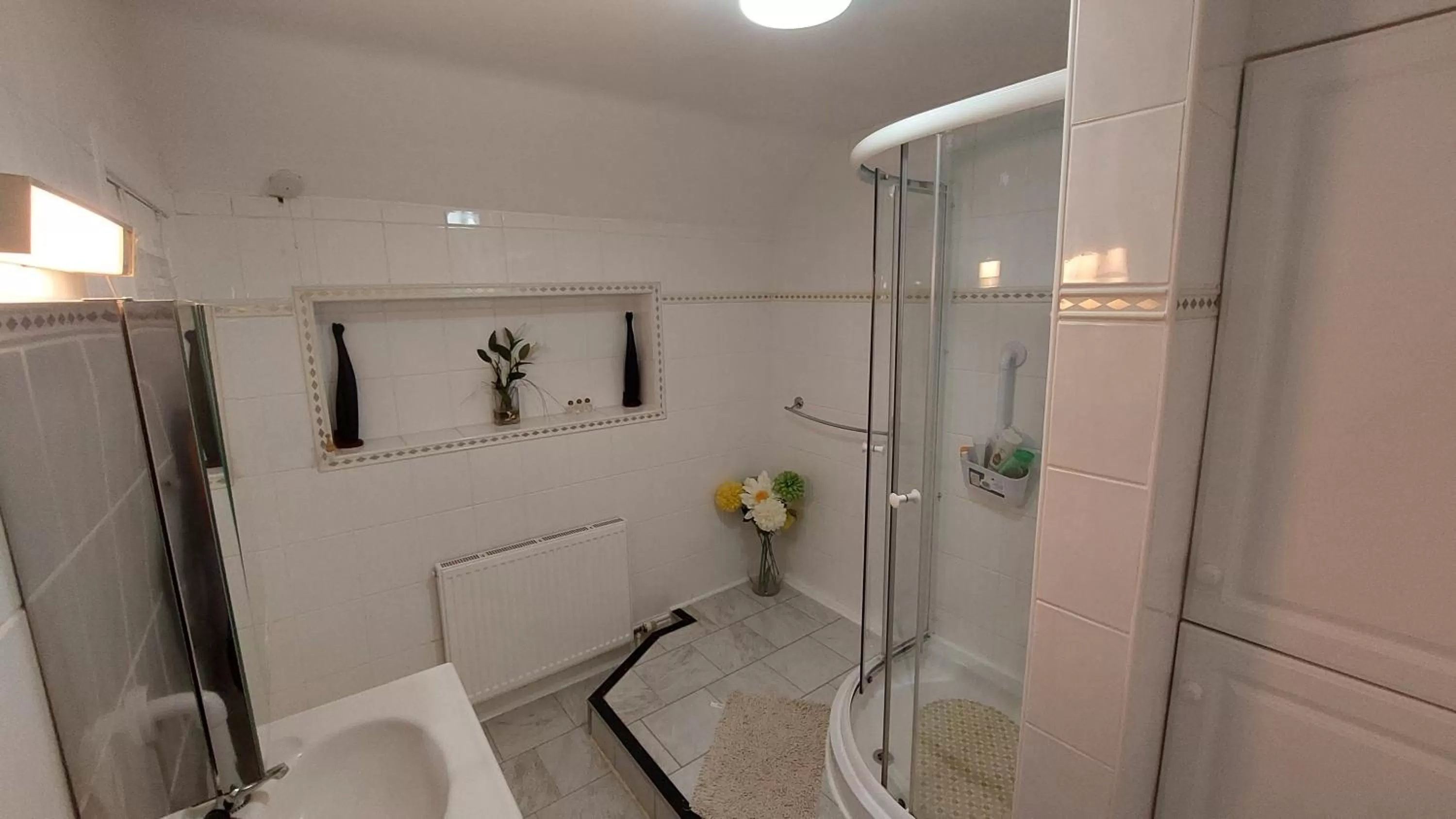 Bathroom in Tennyson Lodge