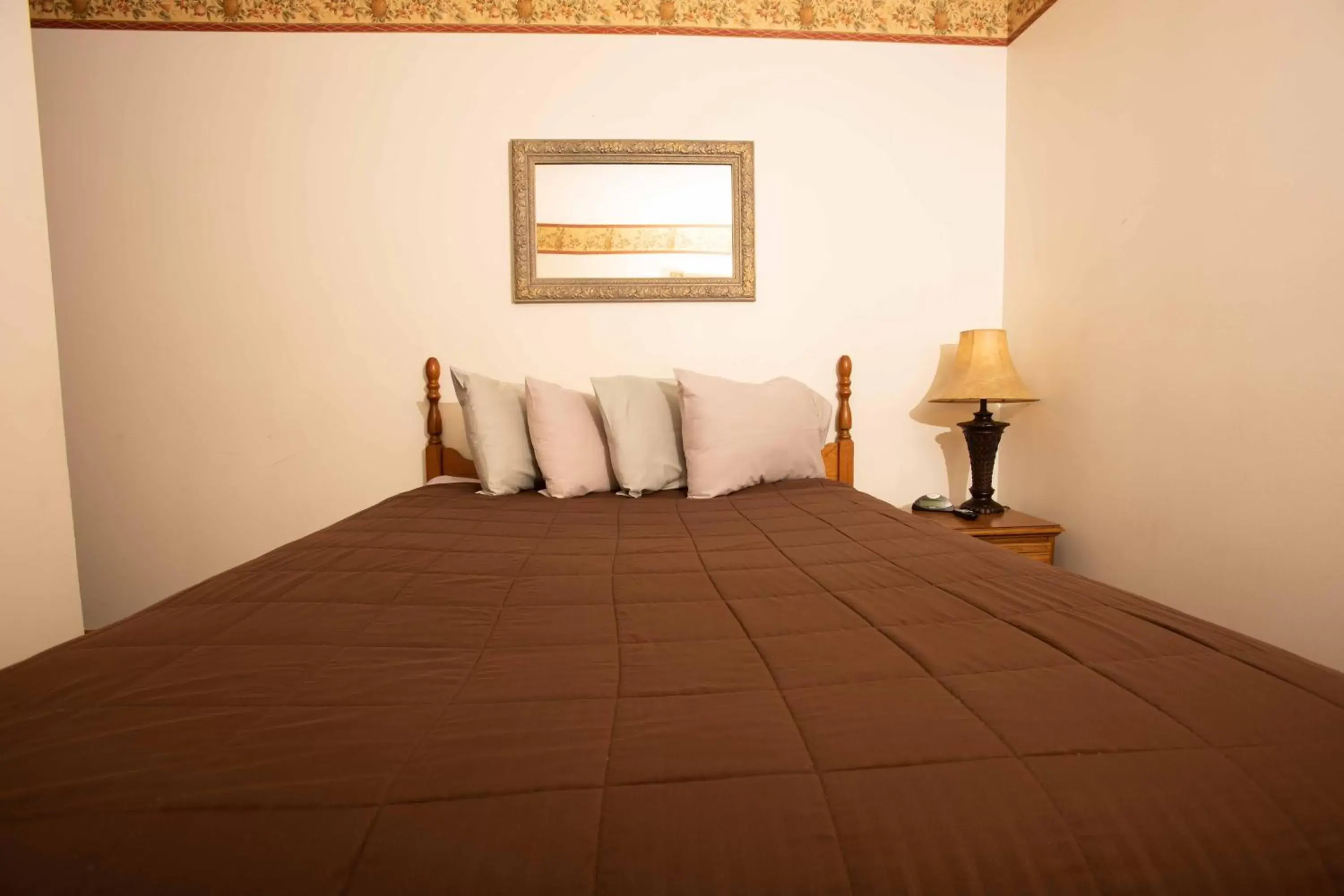 Bedroom, Bed in Blue Spruce Motel