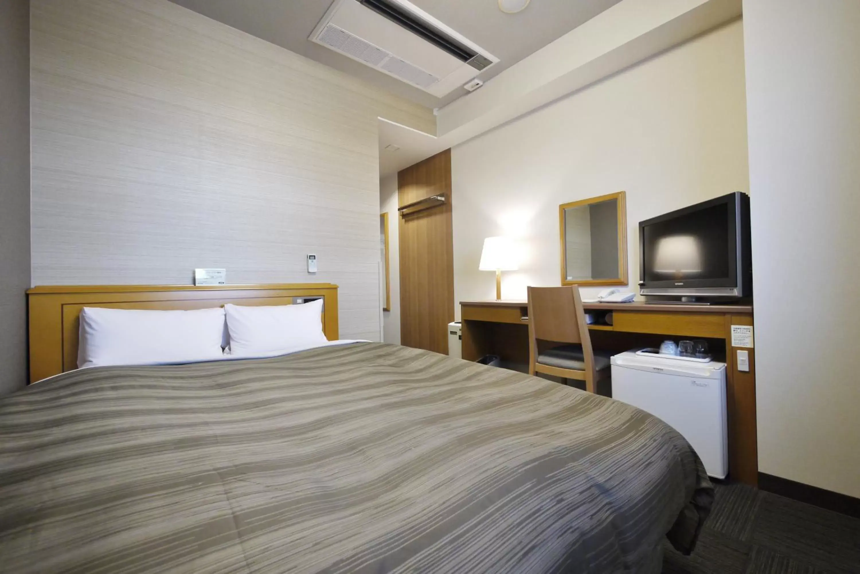 Bed in Hotel Route-Inn Akita Tsuchizaki