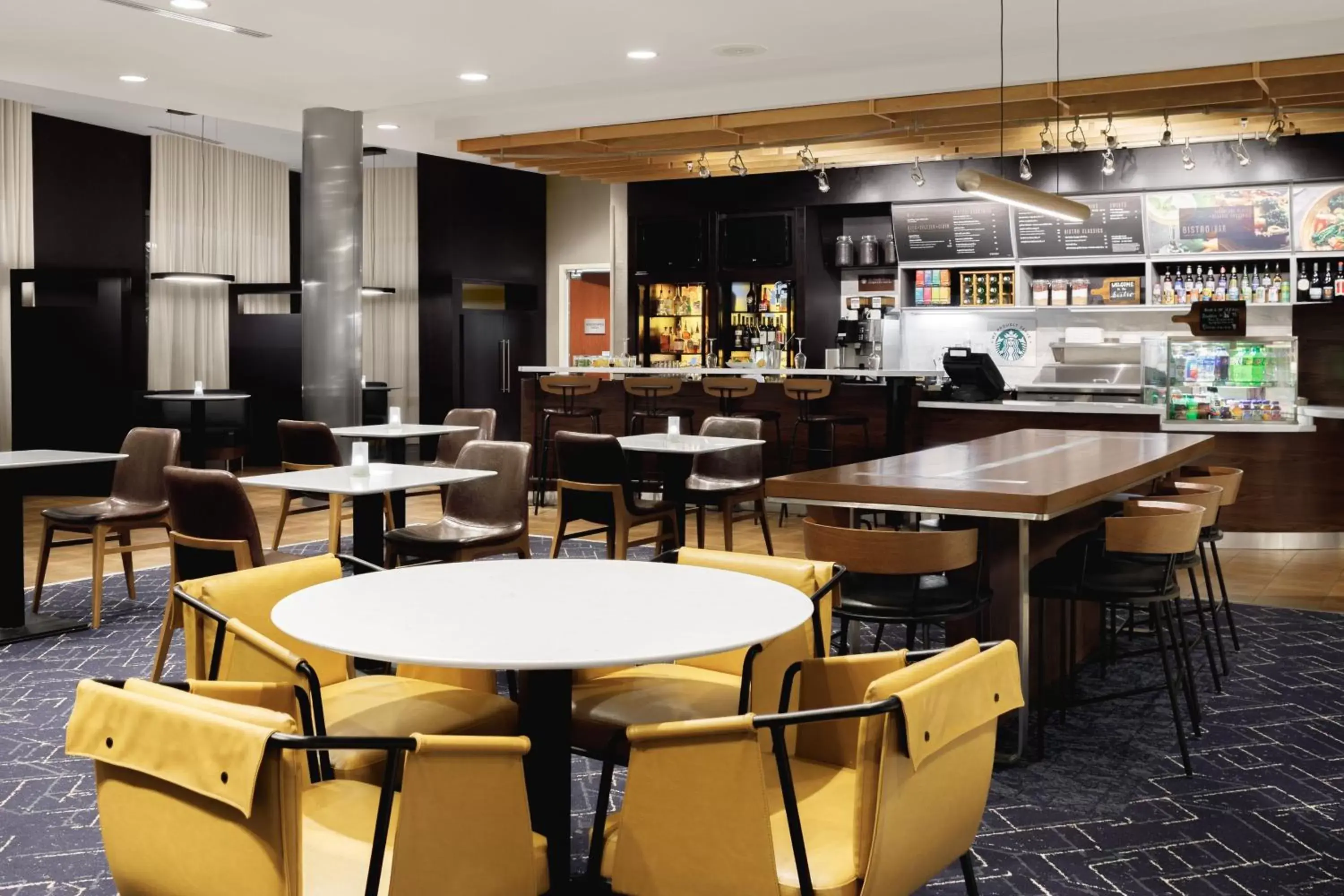 Restaurant/places to eat, Lounge/Bar in Courtyard by Marriott Boone