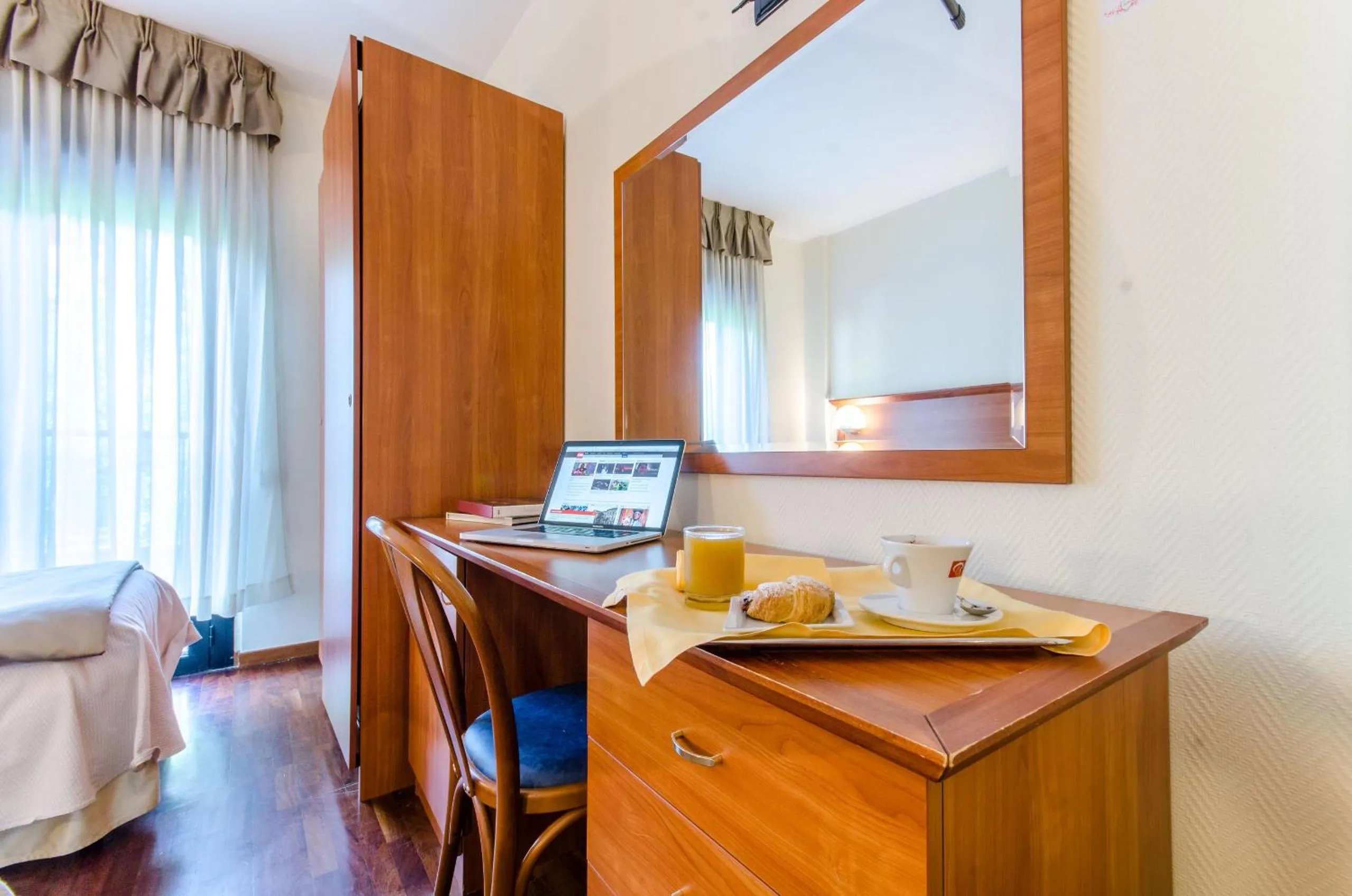 Photo of the whole room, Bed in Hotel Federico II