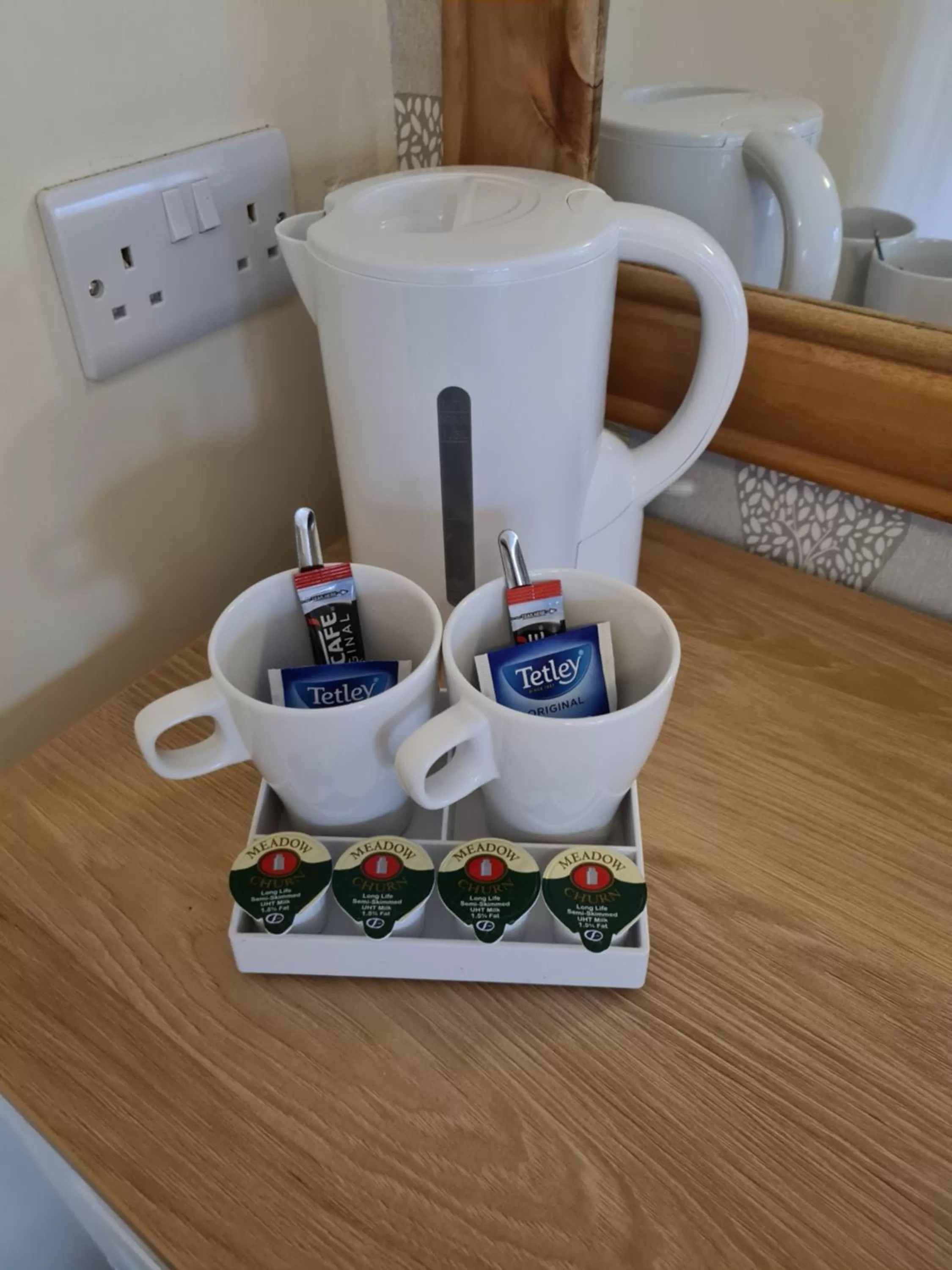 Coffee/tea facilities in The Avenue Club and Lodge