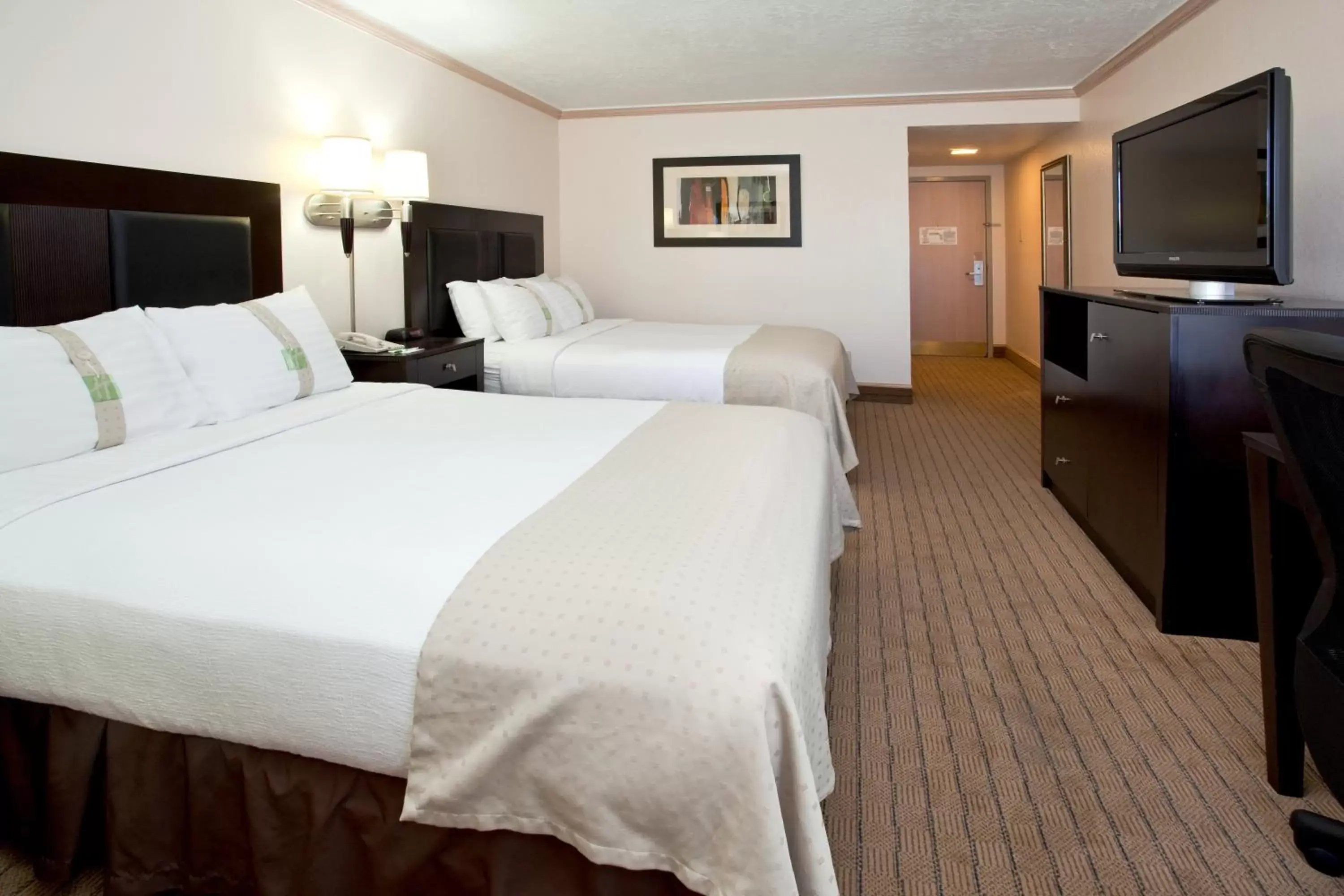 Photo of the whole room, Bed in Holiday Inn Rock Springs, an IHG Hotel