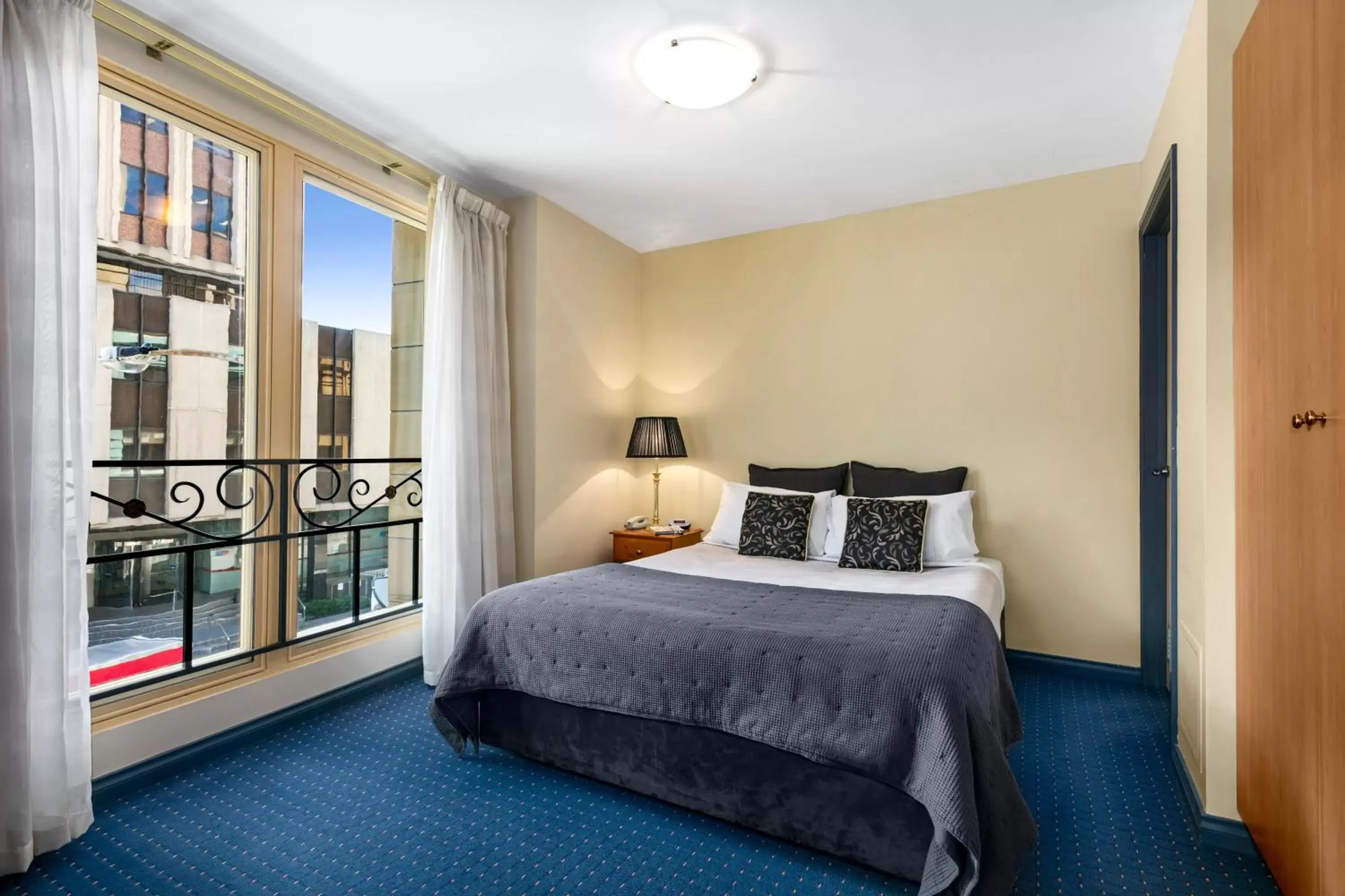 Bed in Quest Savoy Bed in Quest Savoy