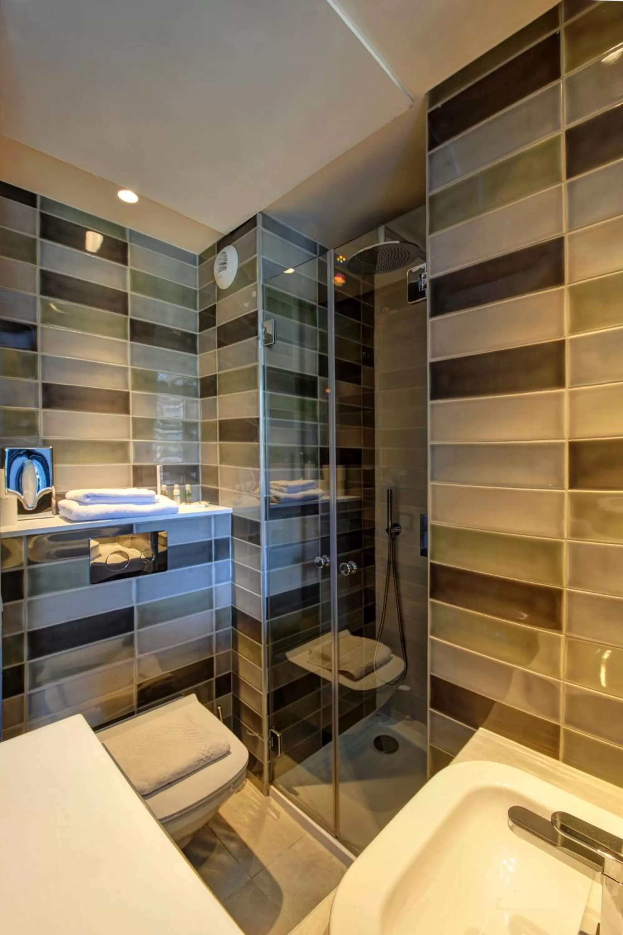 Shower in Stella Etoile