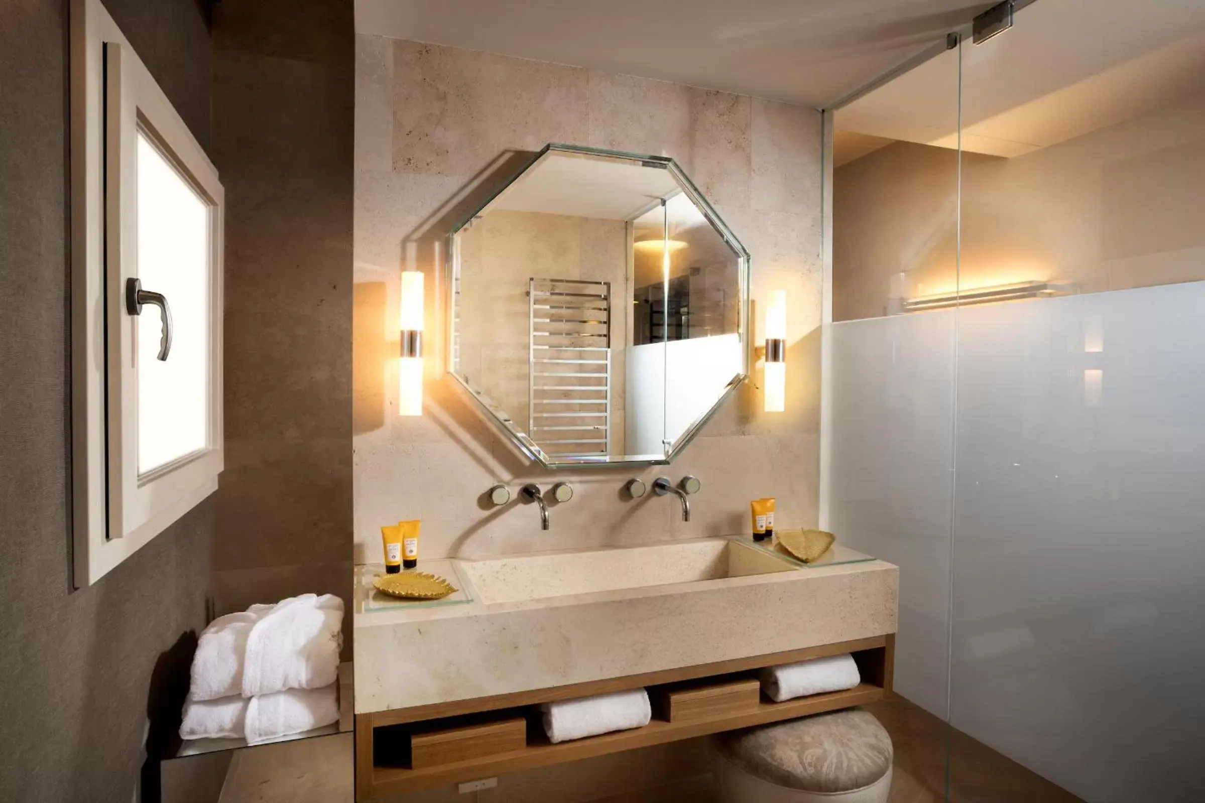 Bathroom in Hotel Palazzo Manfredi – Small Luxury Hotels of the World