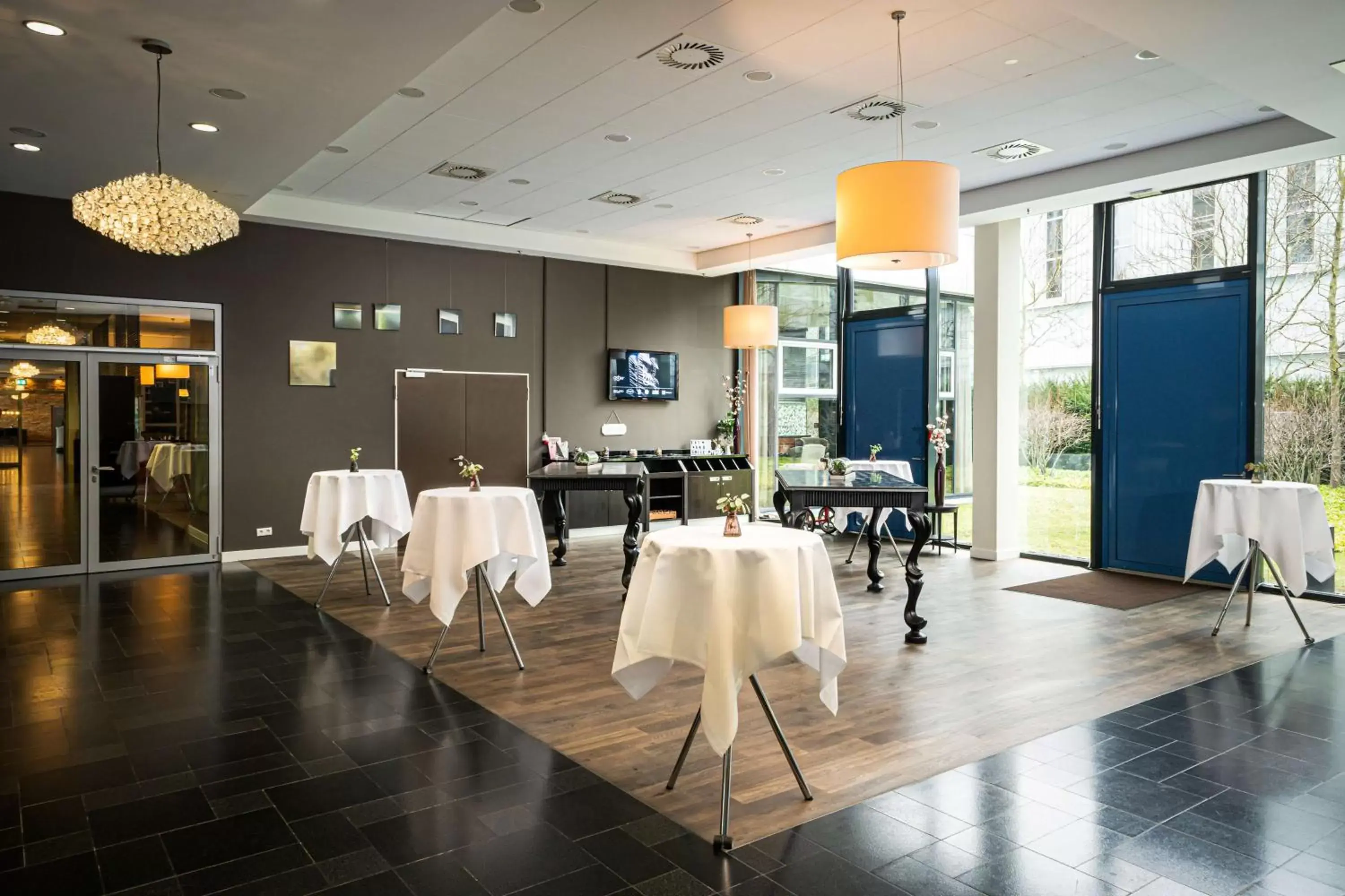 Meeting/conference room, Restaurant/Places to Eat in Rilano 24/7 Hotel München