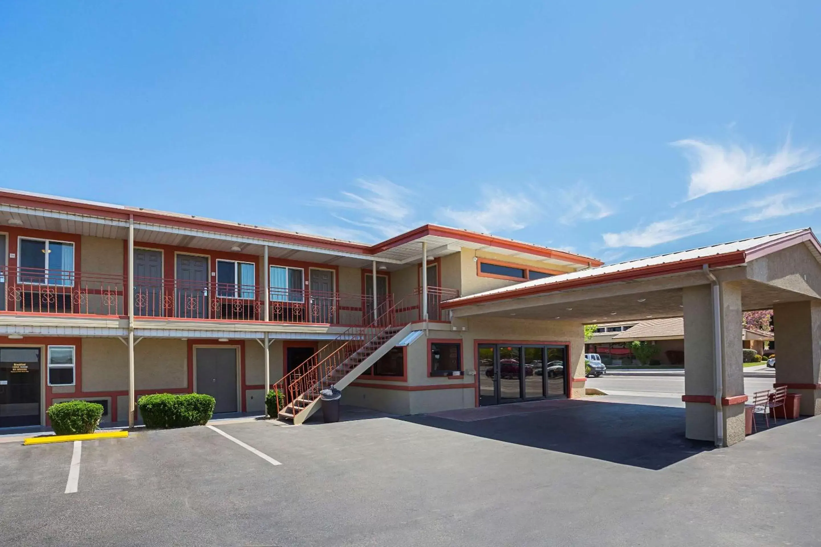 Property Building in Econo Lodge Hurricane - Zion National Park Area