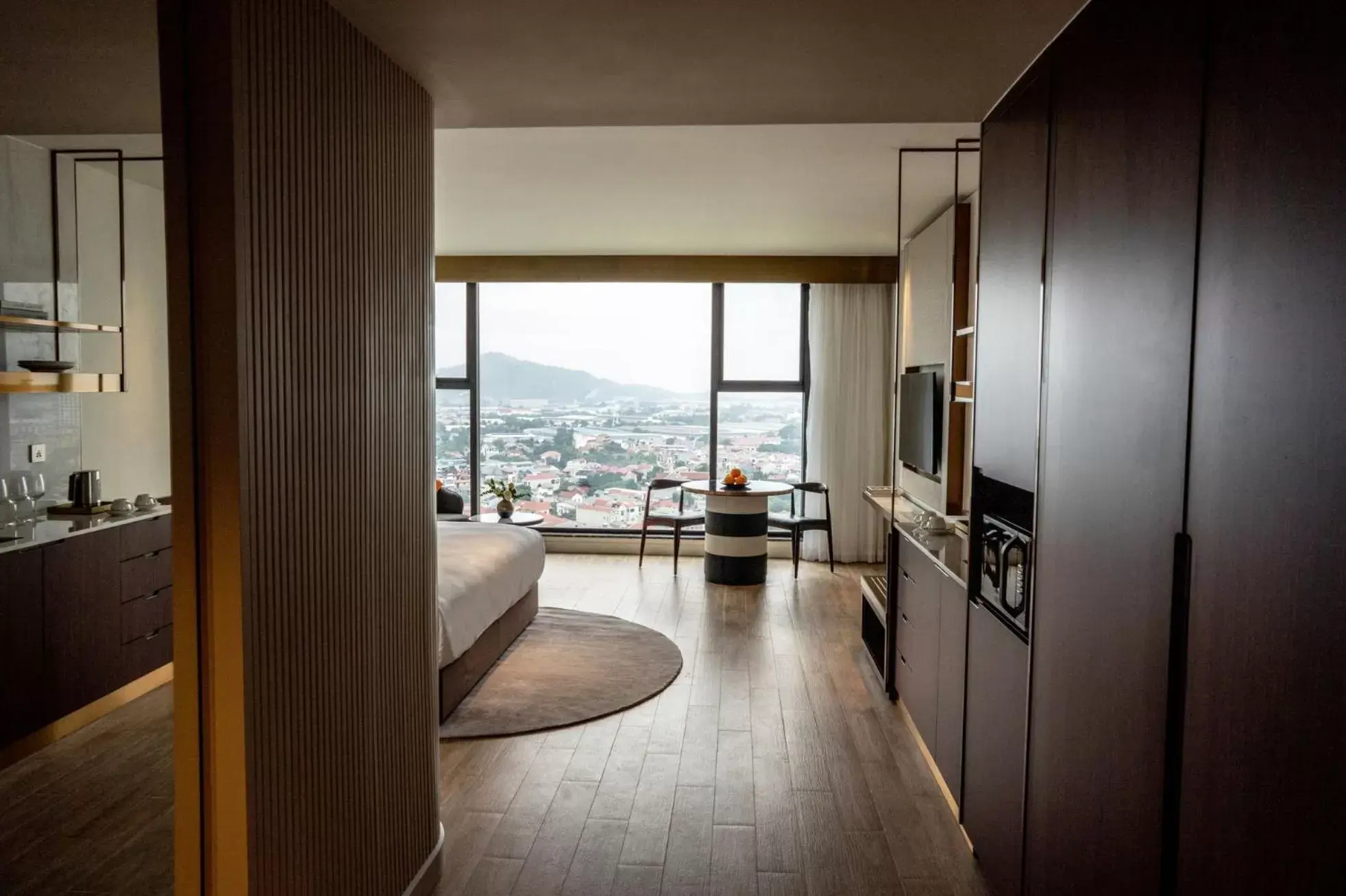 Premium King Residence with Mountain View in Crowne Plaza Vinh Yen City Centre by IHG Premium King Residence with Mountain View in Crowne Plaza Vinh Yen City Centre by IHG