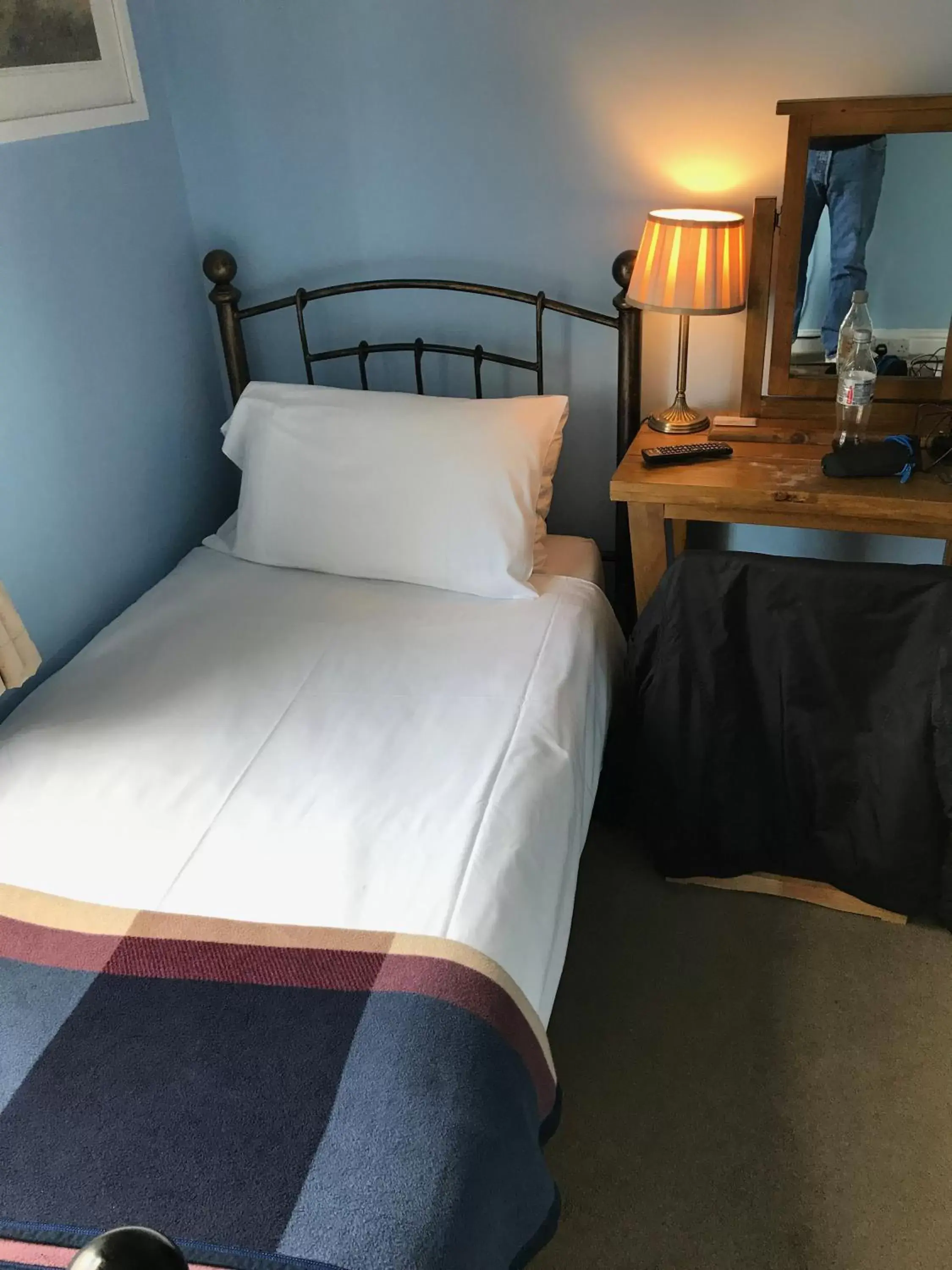 Bedroom, Bed in Admiral MacBride