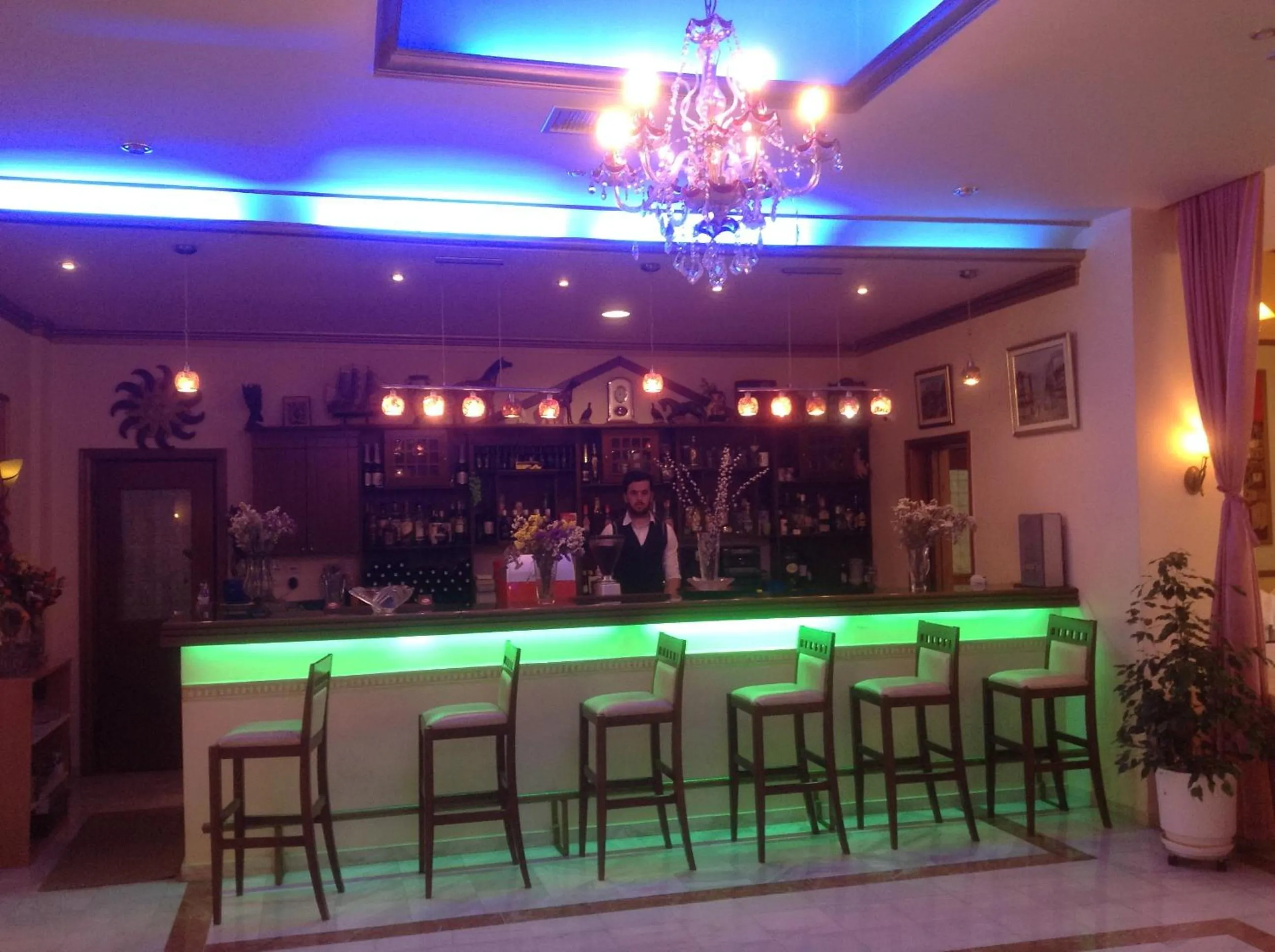 Lounge or bar in Hotel Kosta Famissi