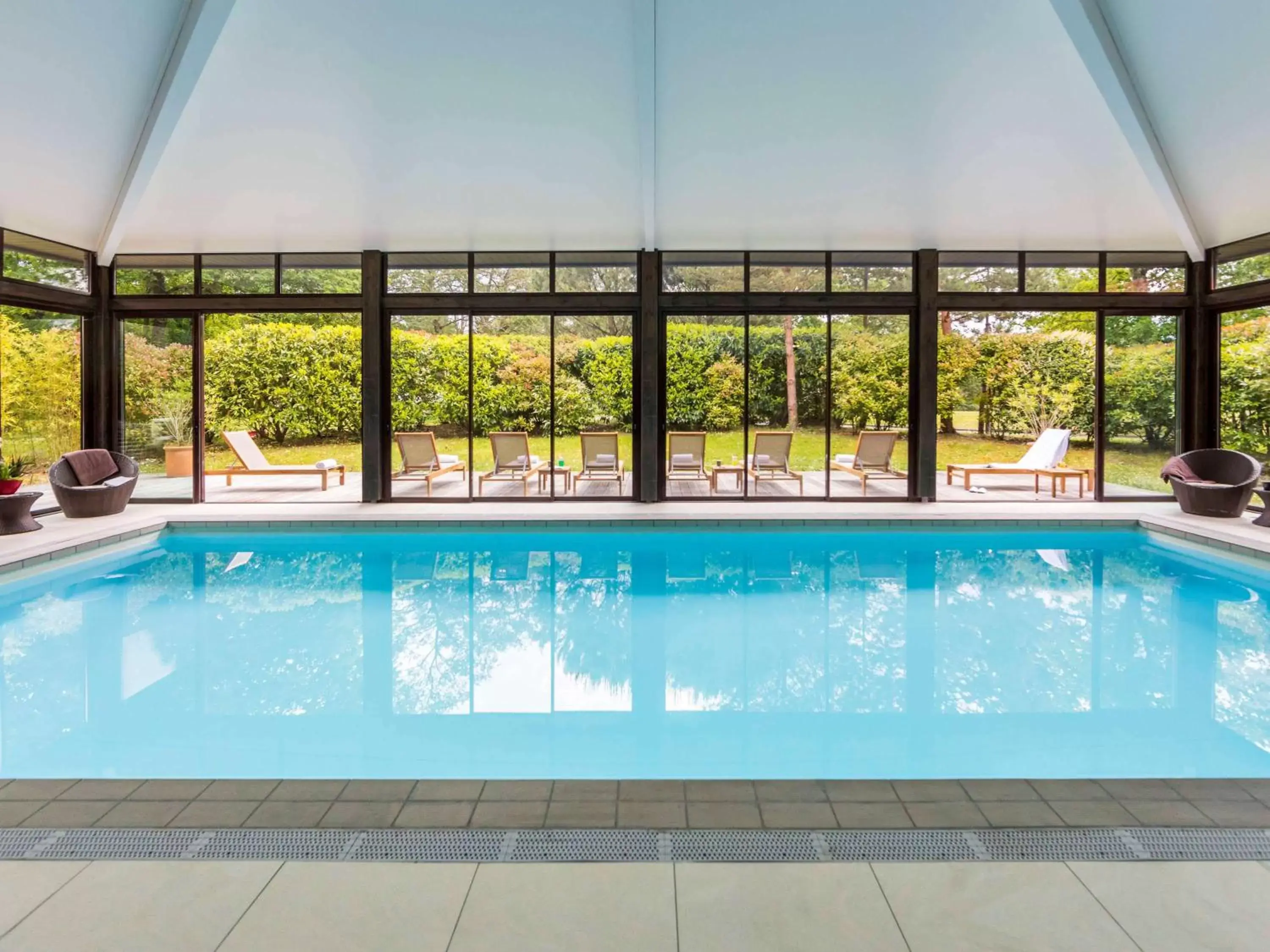 Pool view, Swimming Pool in Golf du Médoc Resort Bordeaux - MGallery