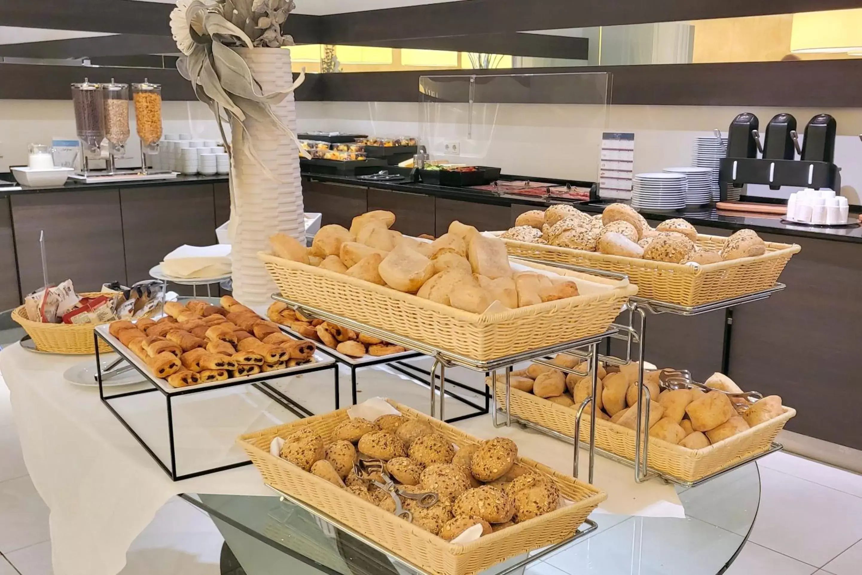 Breakfast, Food in Parc Hotel Alvisse