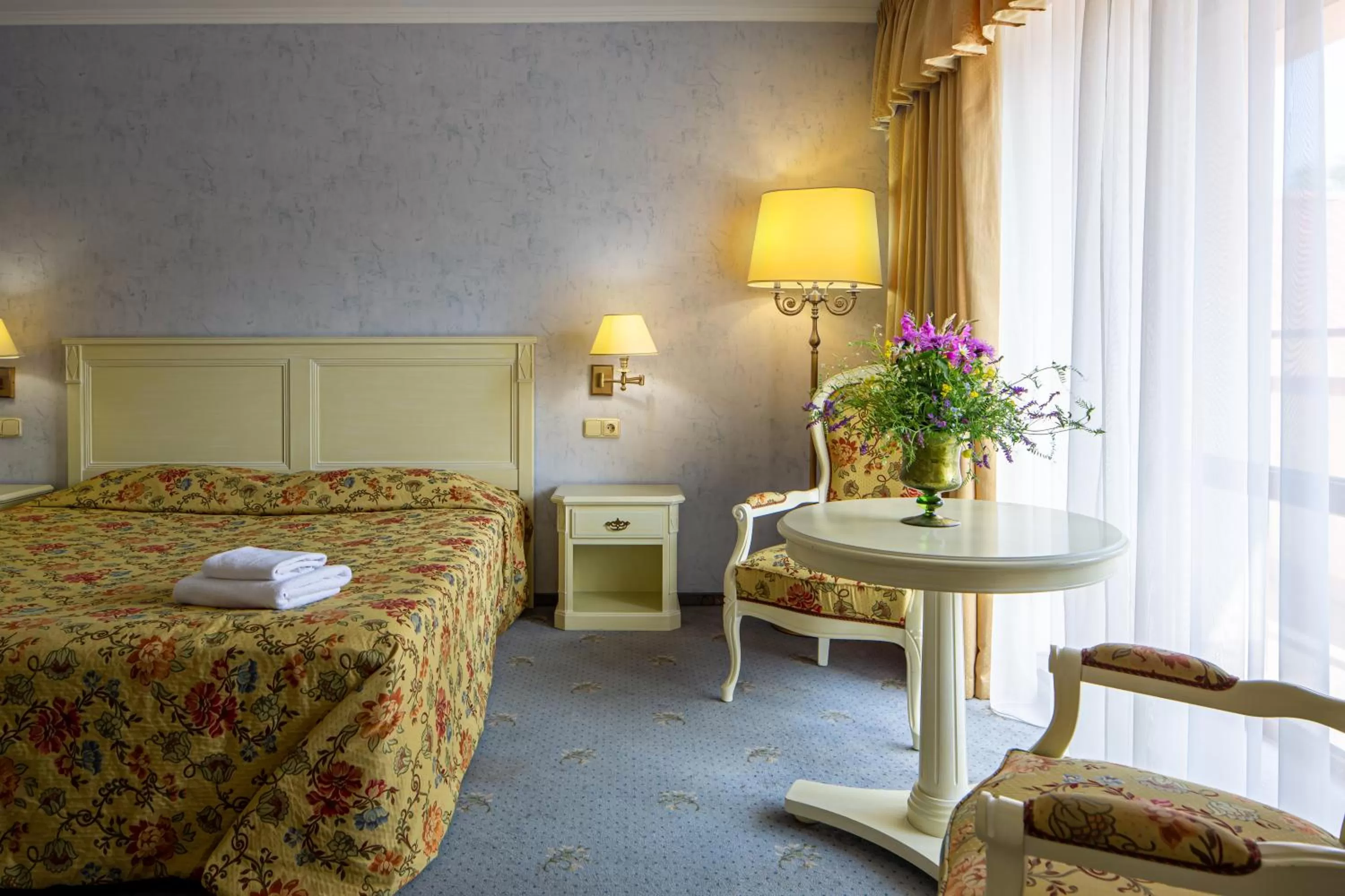 Bedroom, Bed in Edelweiss