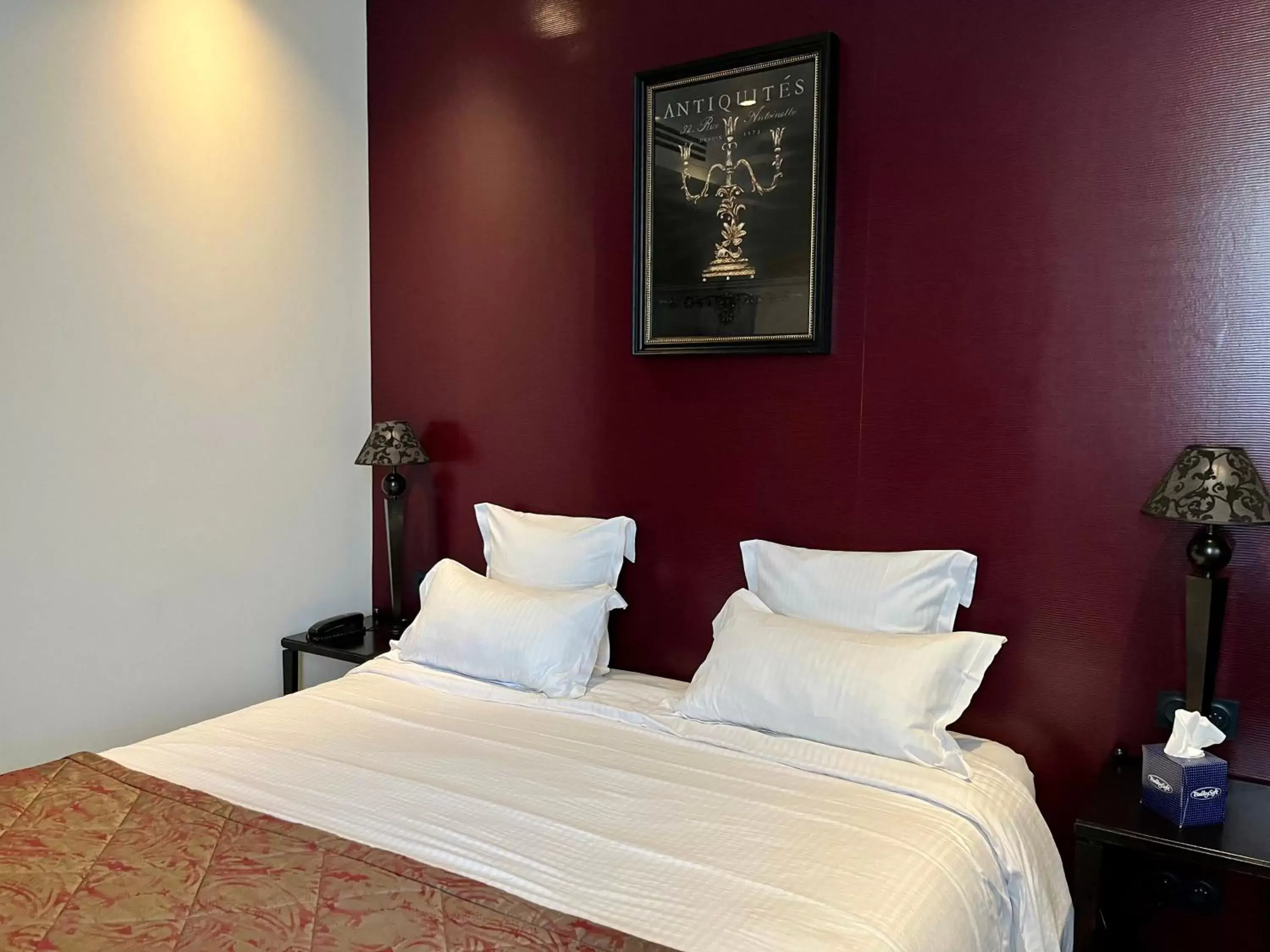 Bed in The Originals Boutique, Hôtel Bristol, Strasbourg Centre Gare (Inter-Hotel)