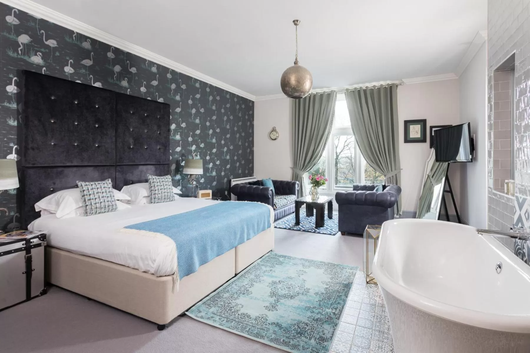 Bathroom, Bed in The Florentine