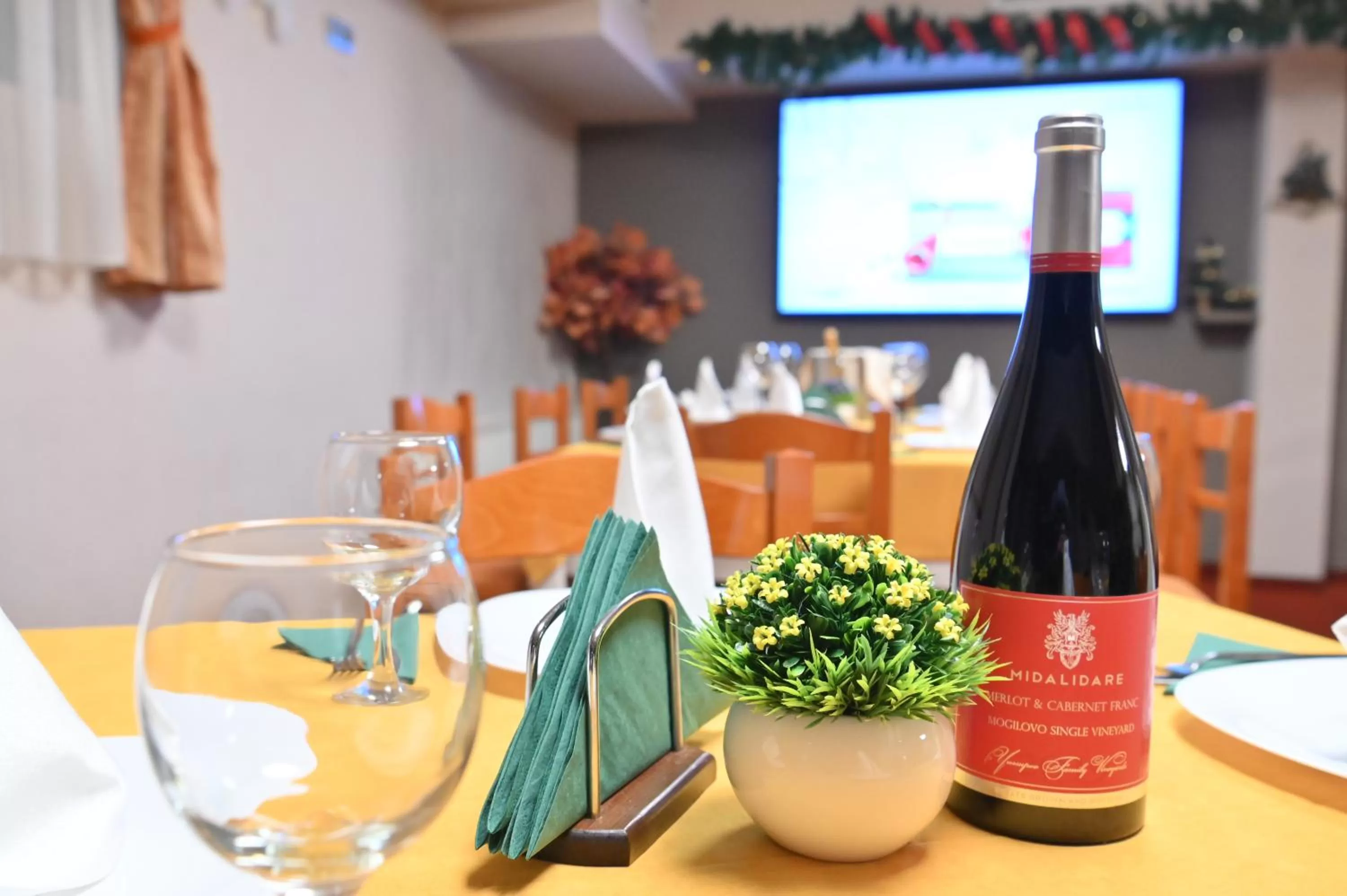 Restaurant/places to eat in Hotel Rothmans-Breakfast - Free parking - Lobby