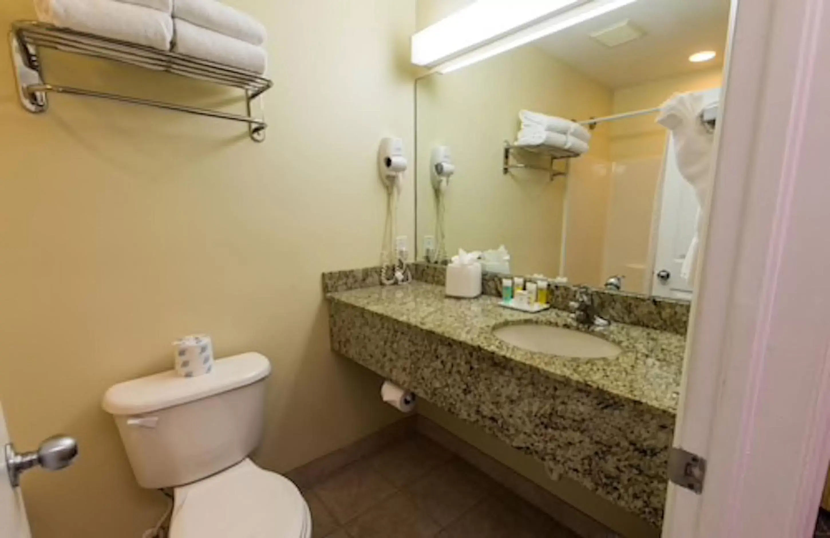 Bathroom in Sunshine Suites Resort