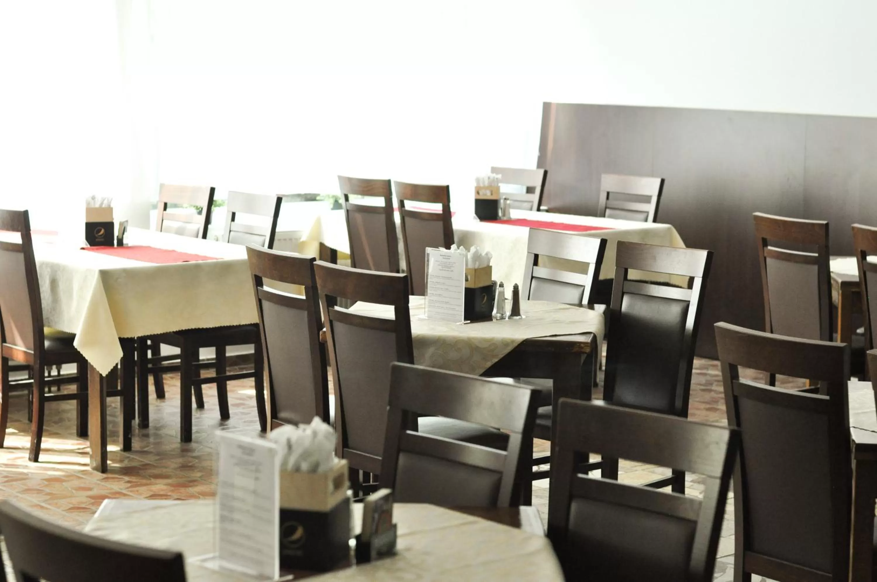 Restaurant/places to eat in Hotel Garni