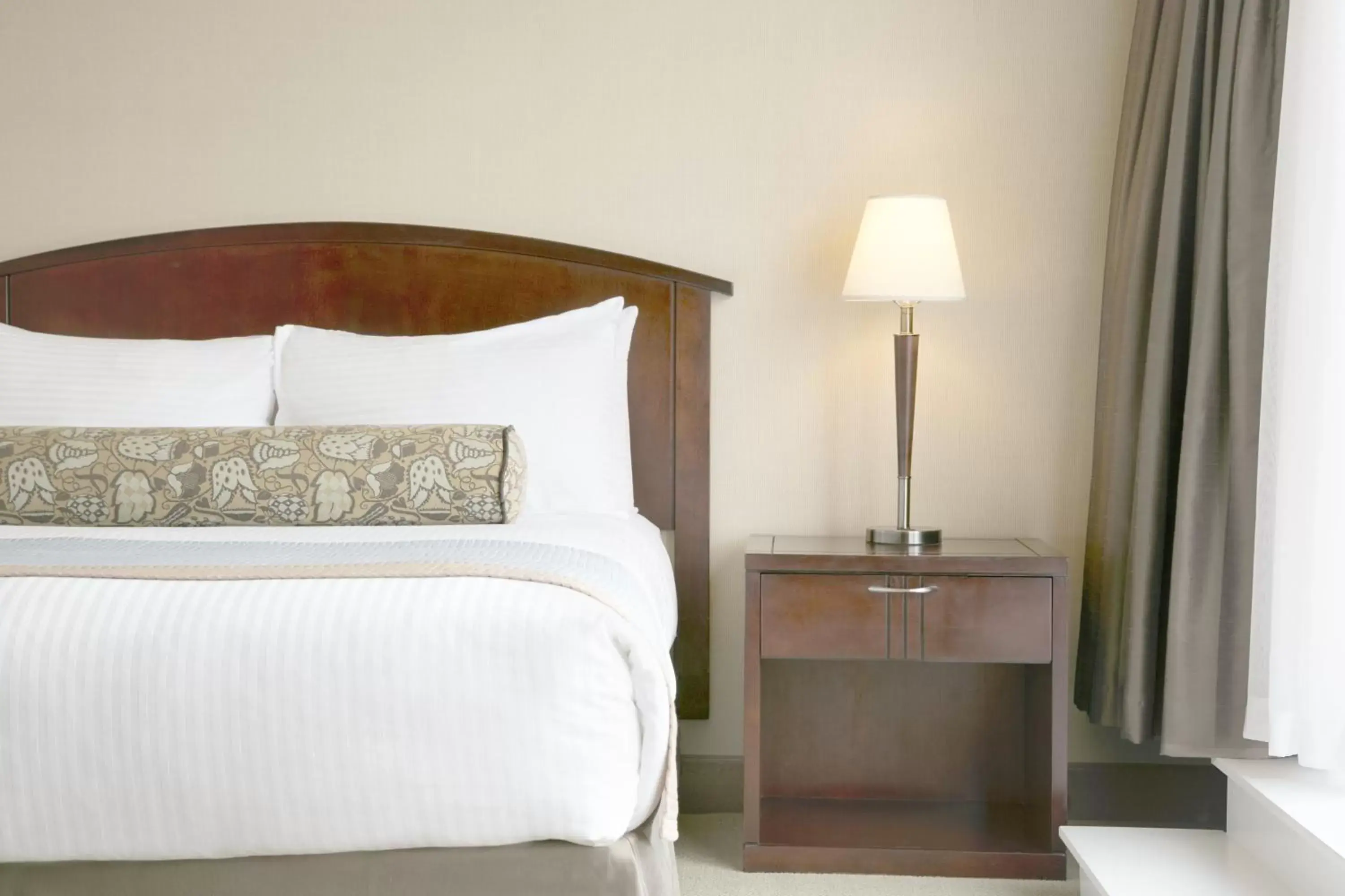 Bed in Coast Victoria Hotel & Marina by APA