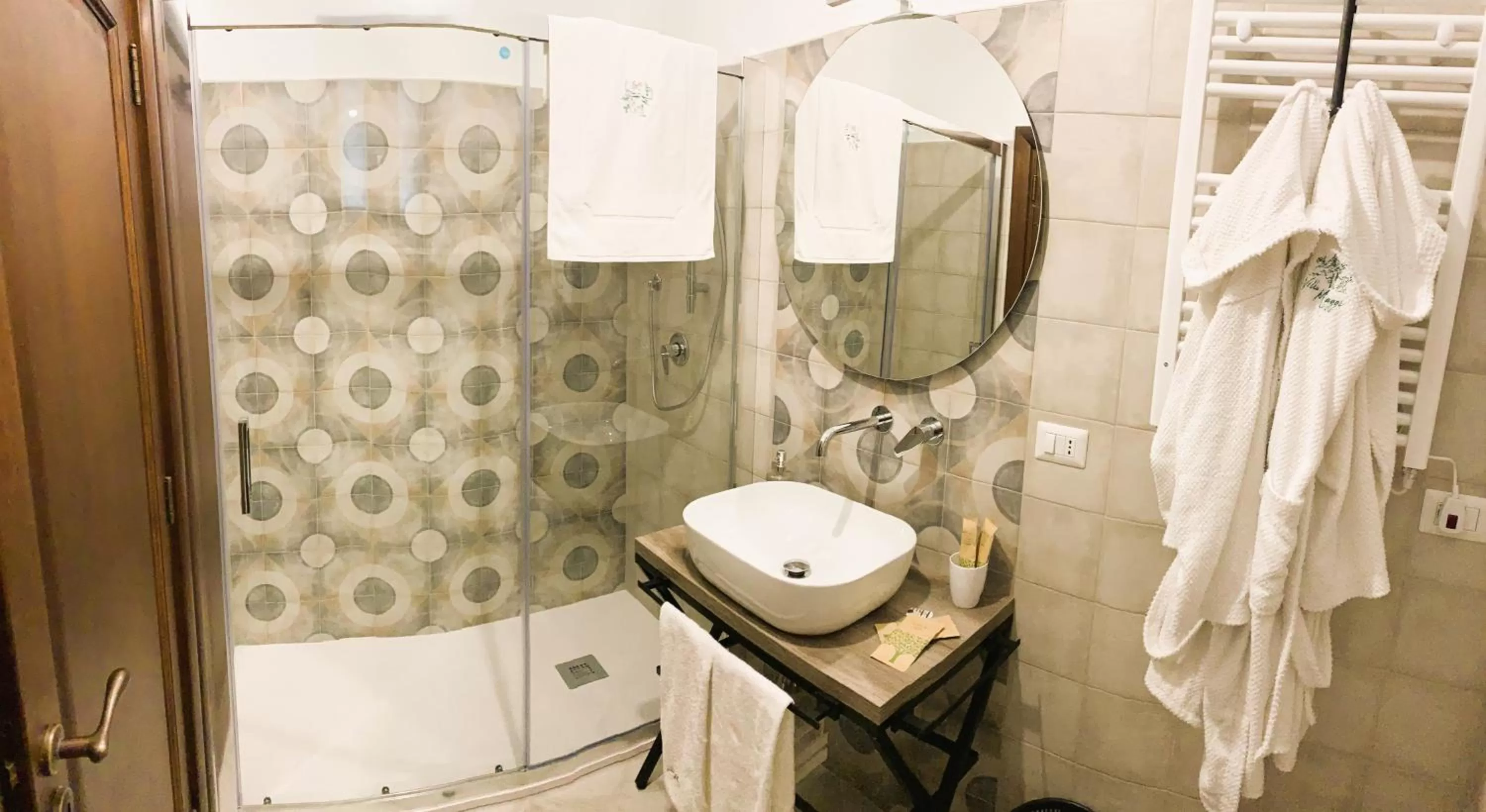 Shower in B&B Villa Maggi