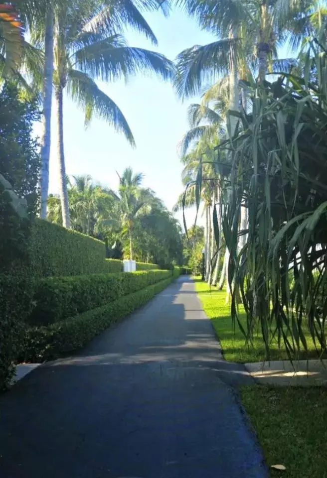 Neighbourhood in Hemingway Suites at Palm Beach Hotel Island