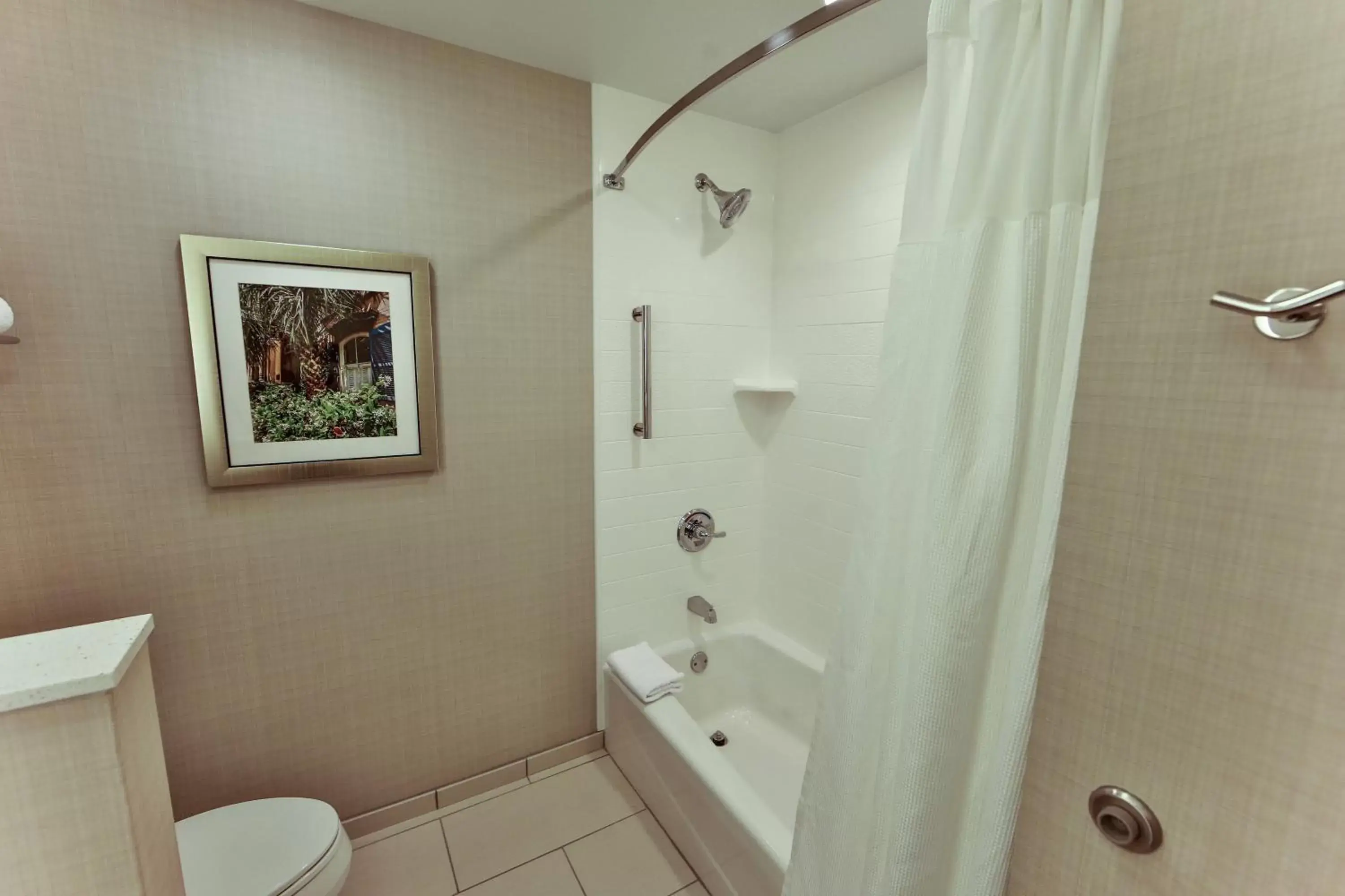 Bathroom in Fairfield Inn & Suites by Marriott Savannah Midtown