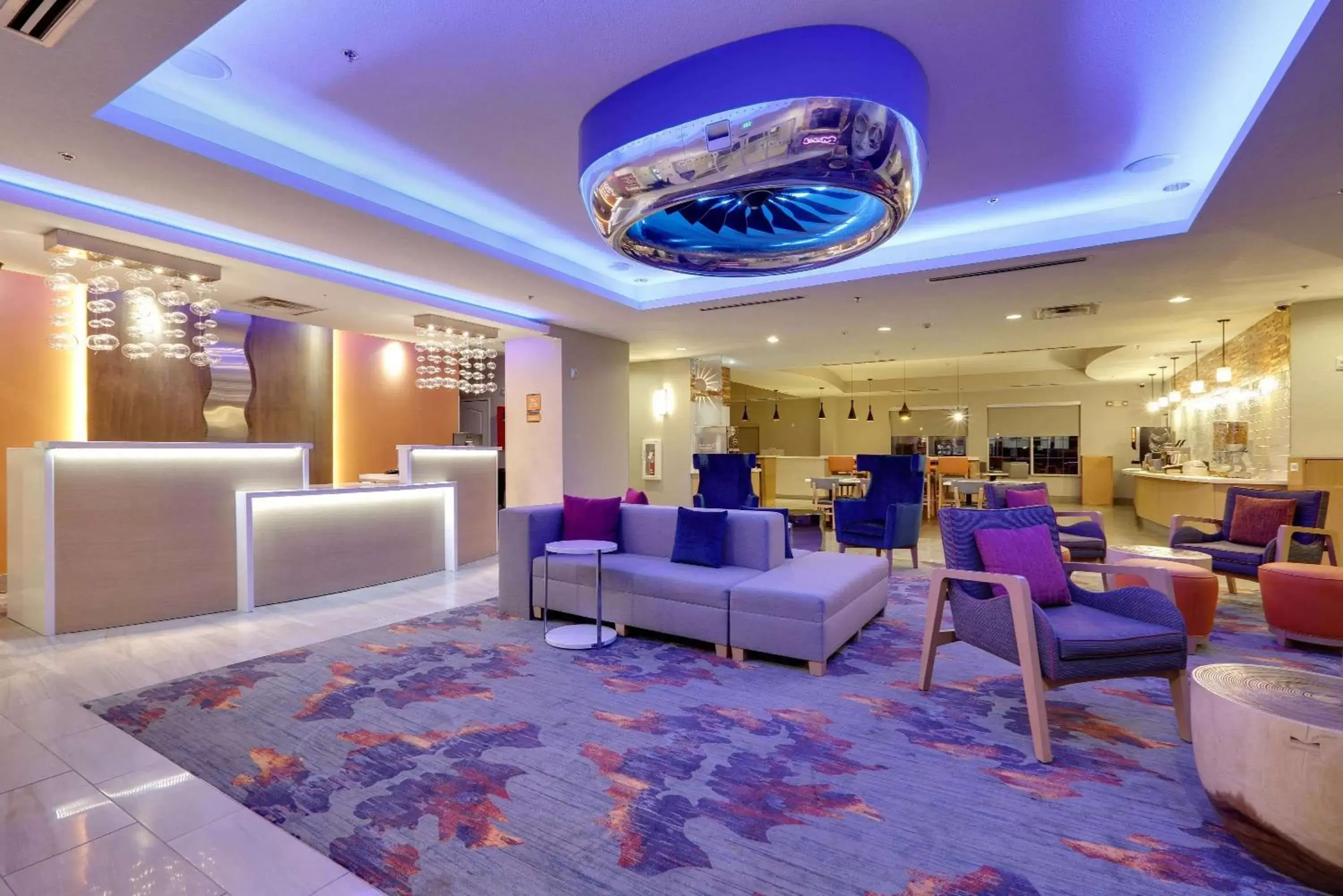 Lobby or reception in La Quinta by Wyndham Dallas Love Field