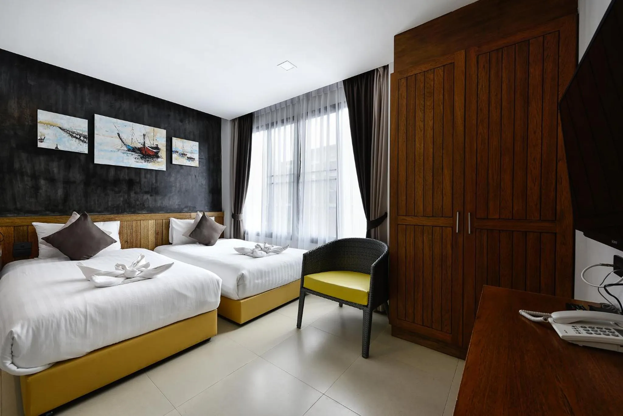 Kitchen or kitchenette, Bed in Casa Bella Phuket