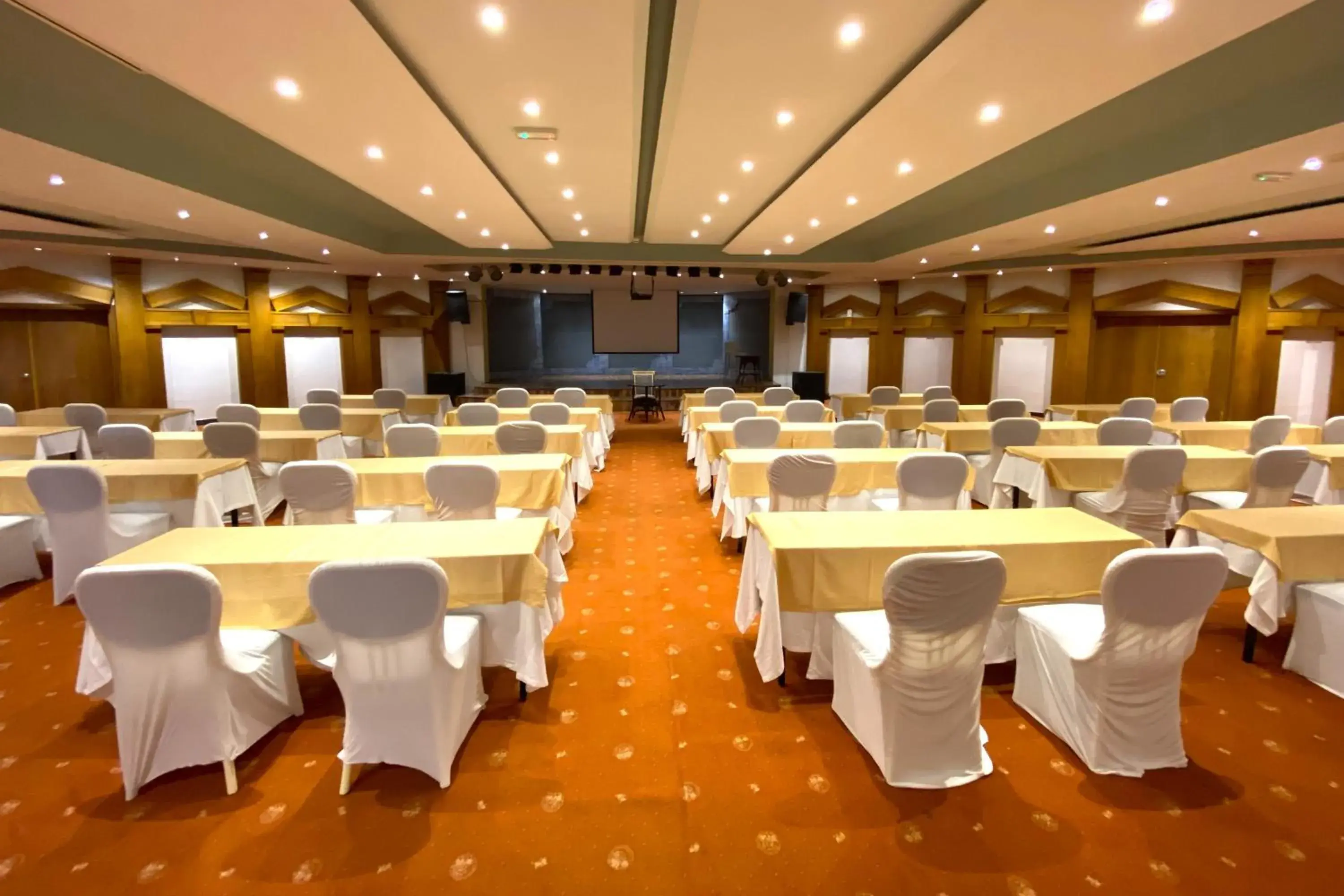 Meeting/conference room, Banquet Facilities in Queen's Park Le Jardin