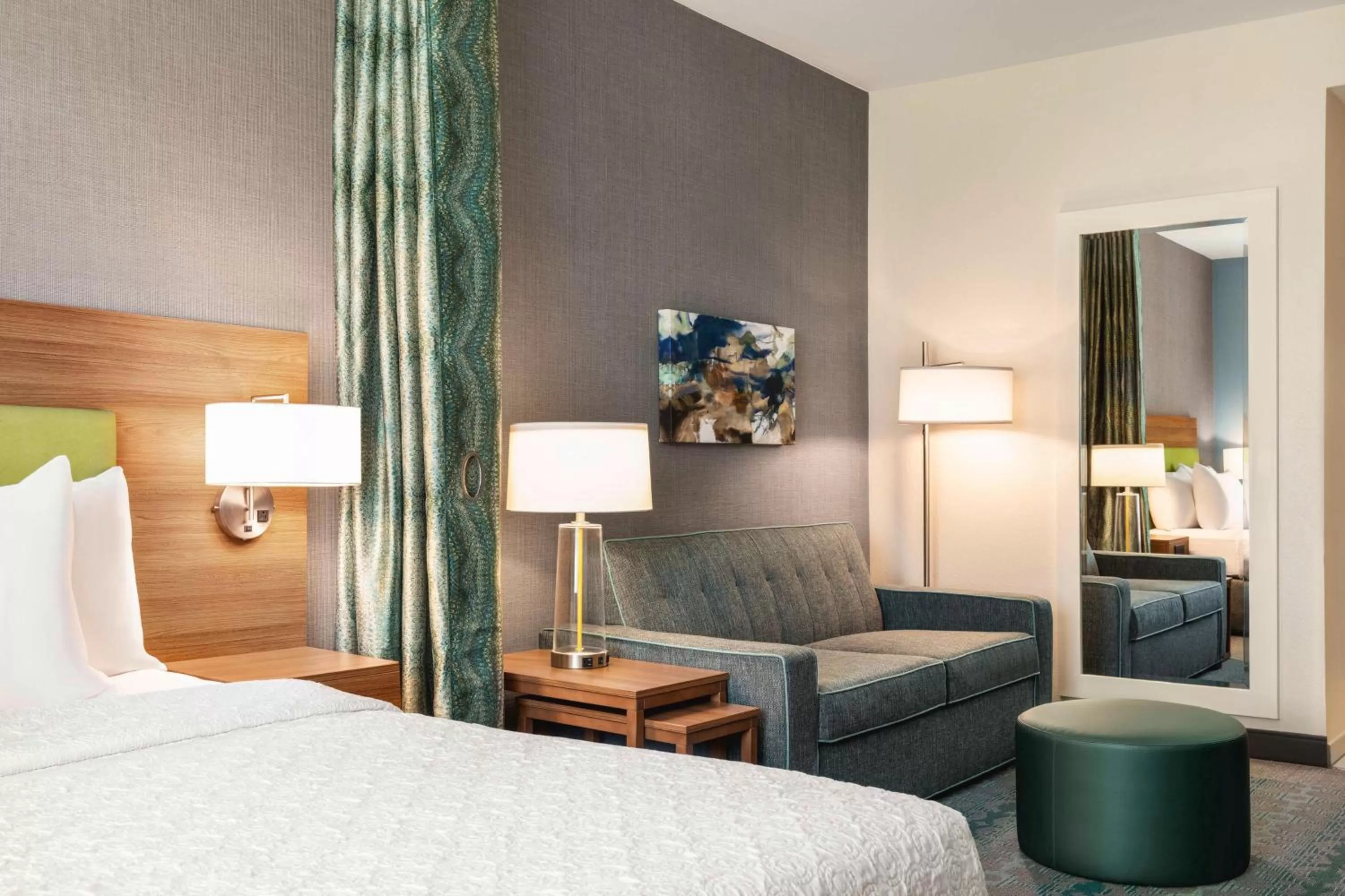 Living room, Bed in Home2 Suites by Hilton Lubbock