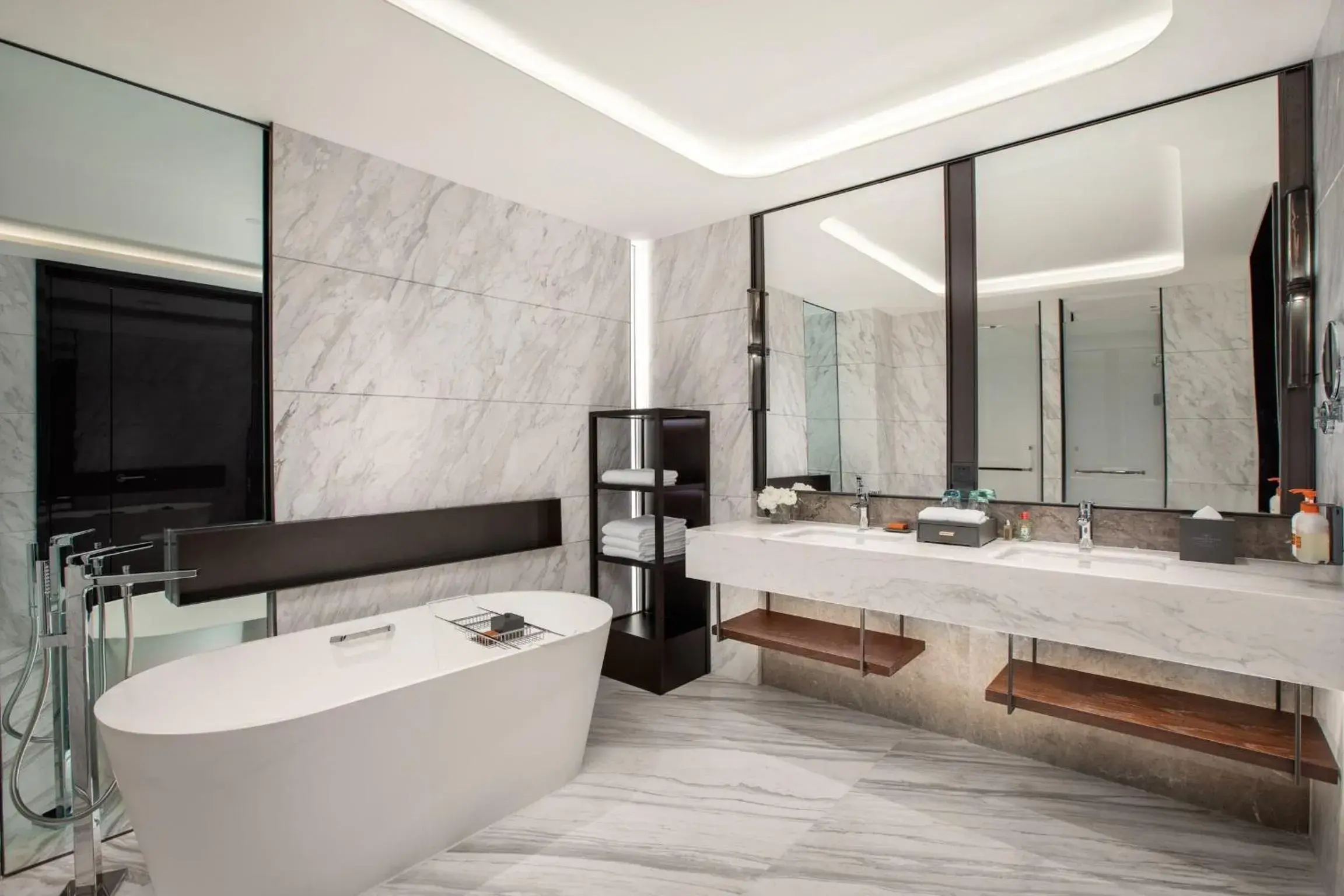 Bathroom in Crowne Plaza Zhengzhou High Tech Zone, an IHG Hotel