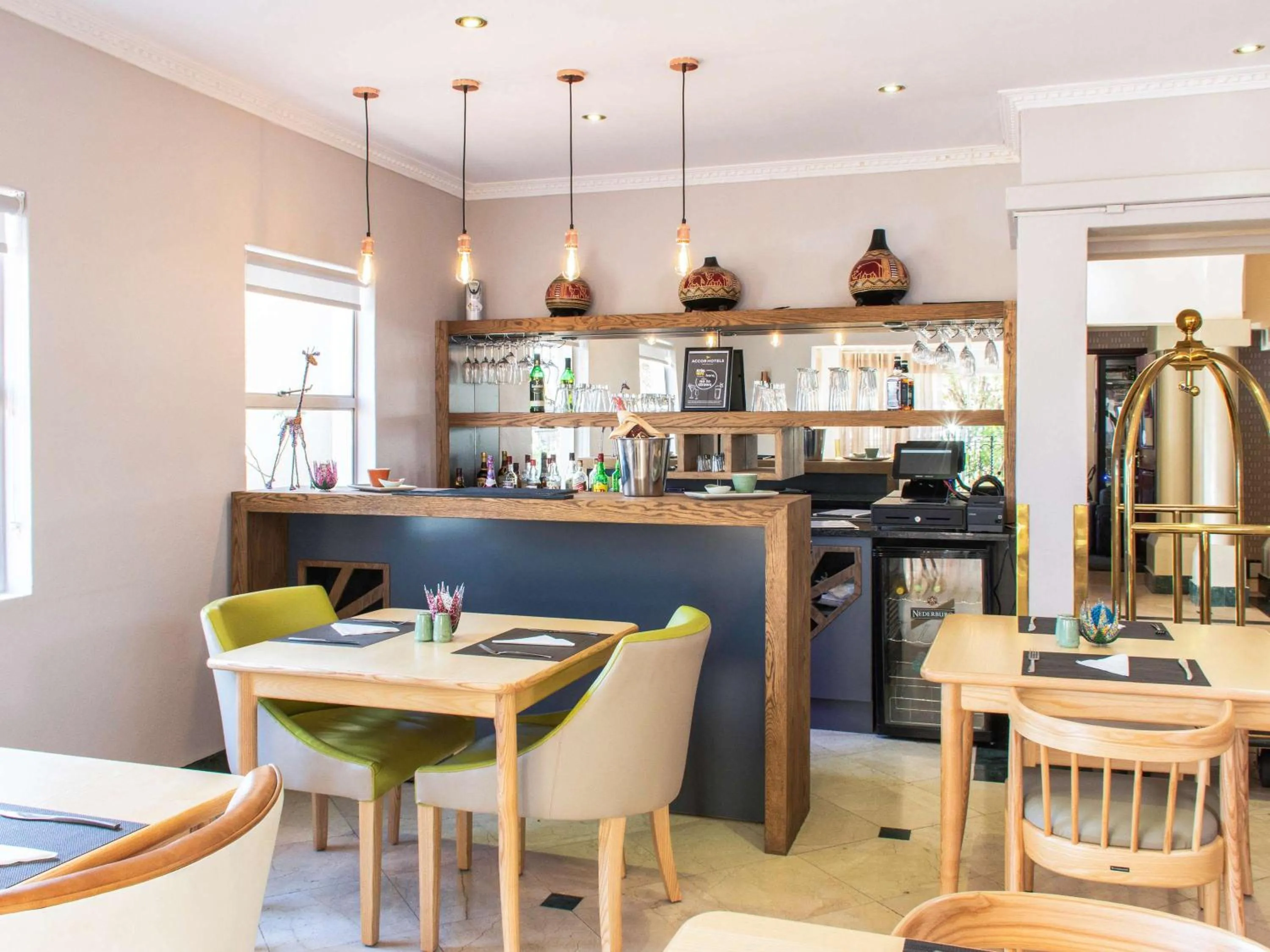 Restaurant/places to eat in Mercure Johannesburg Midrand