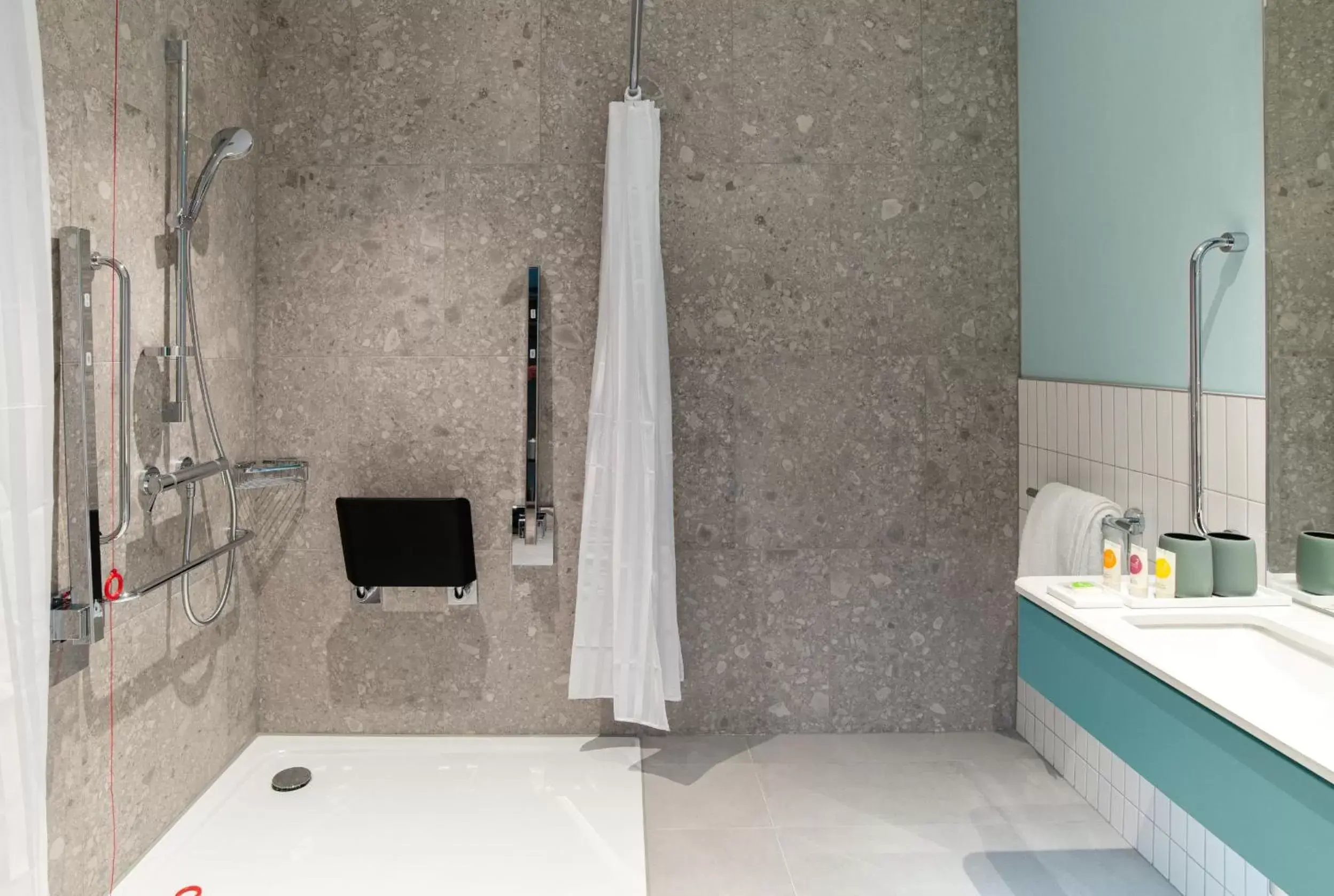 Shower, Bathroom in Hyatt Place London City East