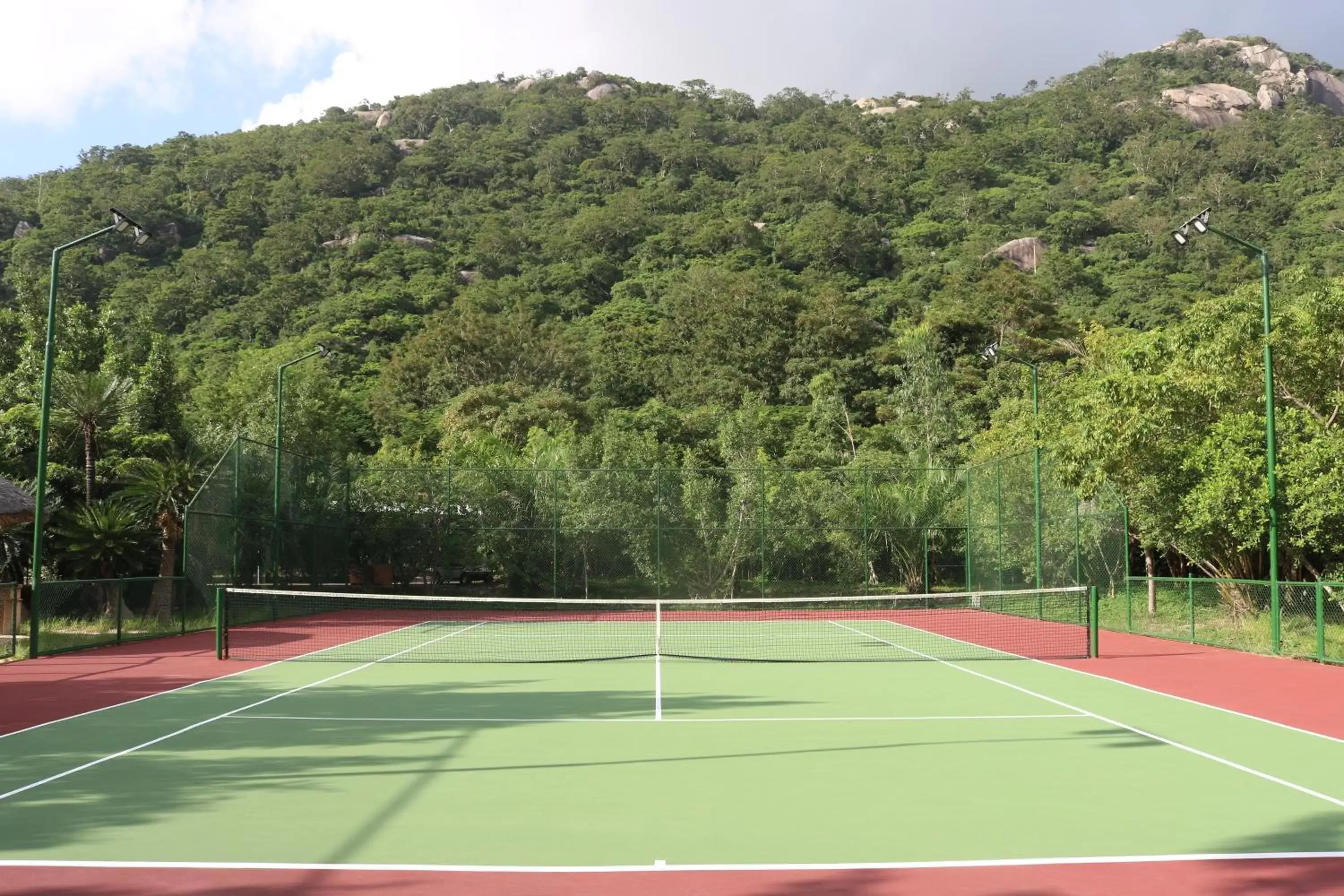 Activities, Tennis/Squash in Six Senses Ninh Van Bay